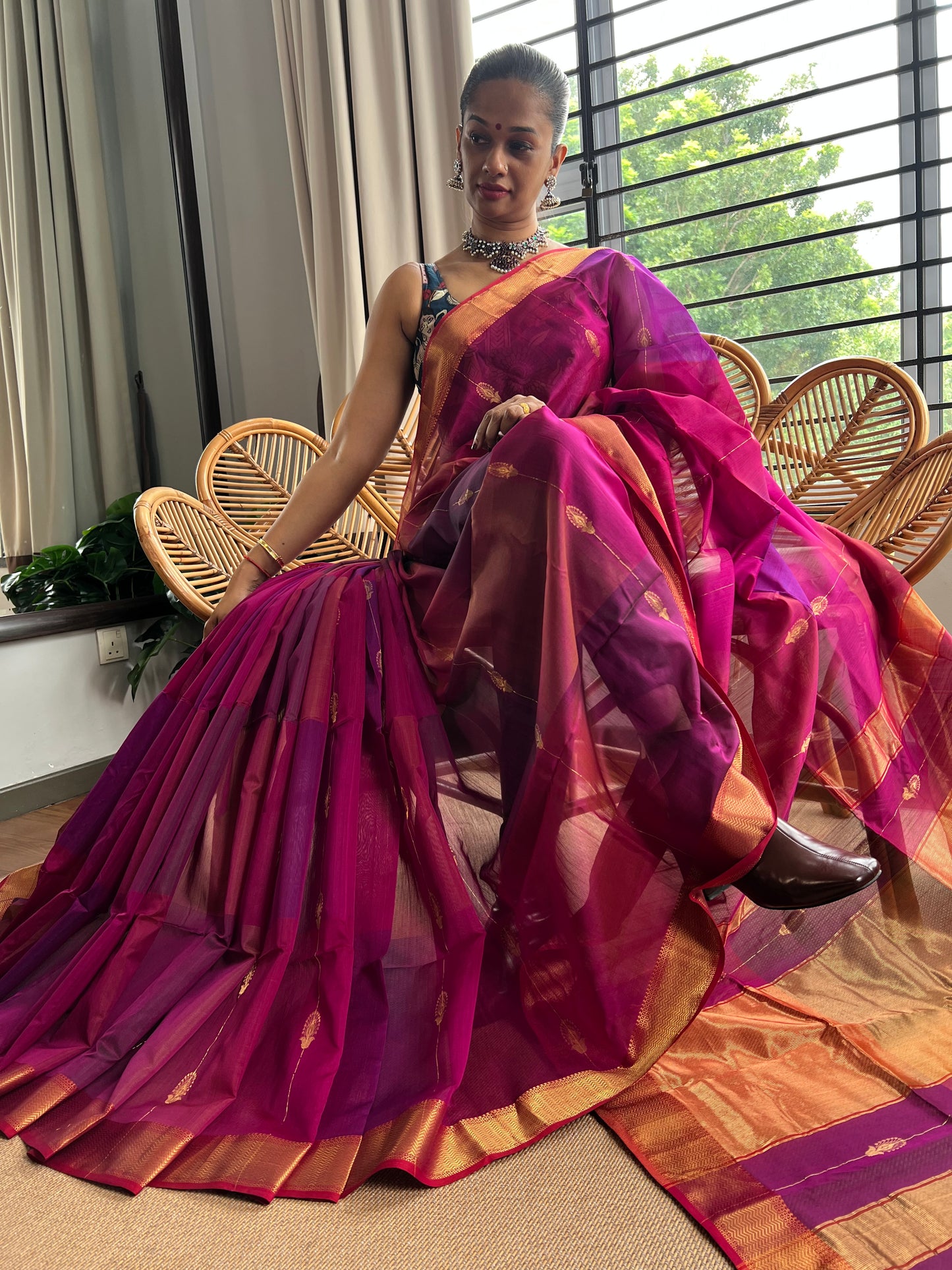 Shaded ❤️Maheswar silk cotton saree with zari border