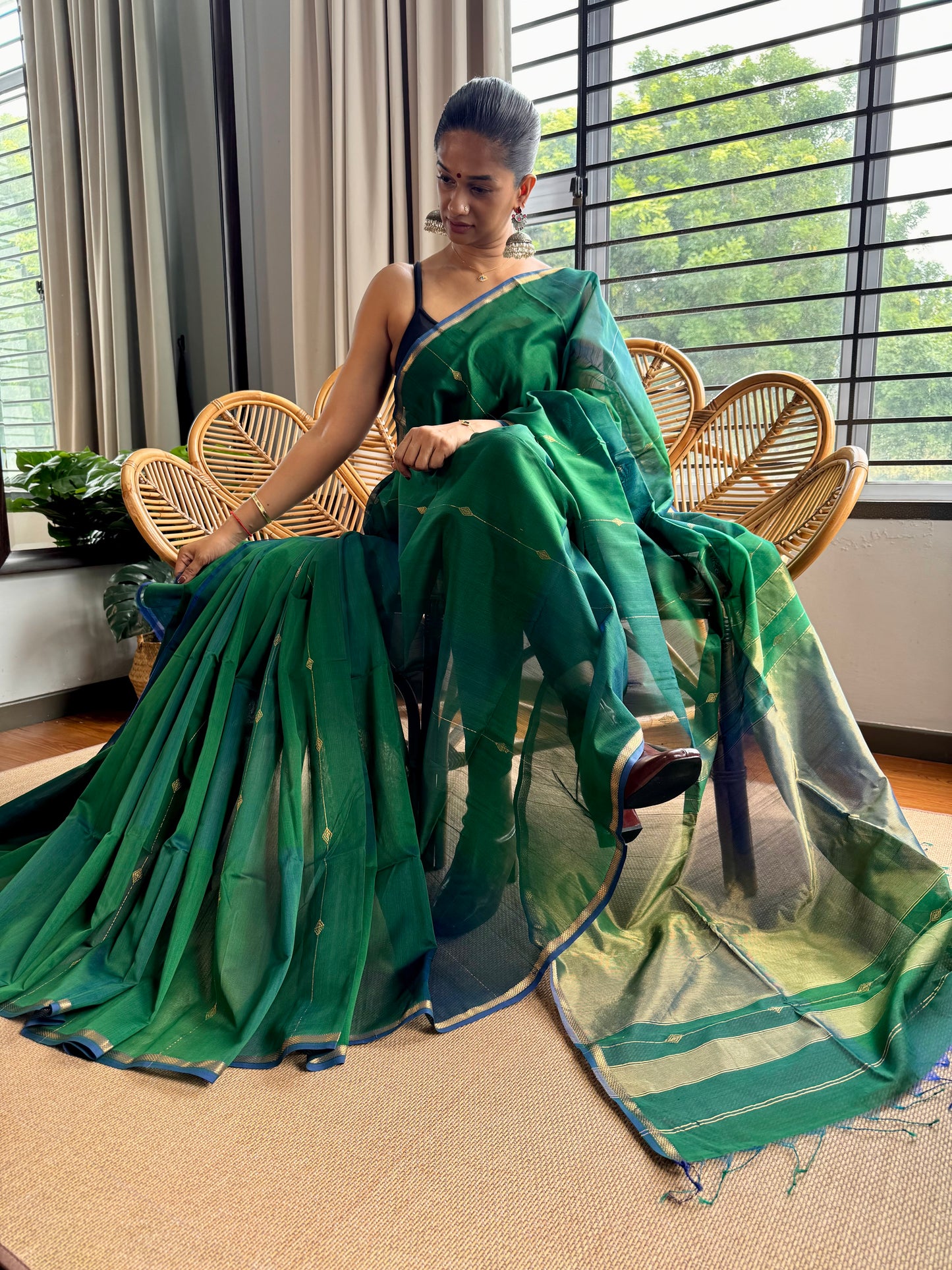 Shaded ❤️Maheswar silk cotton saree with small zari border