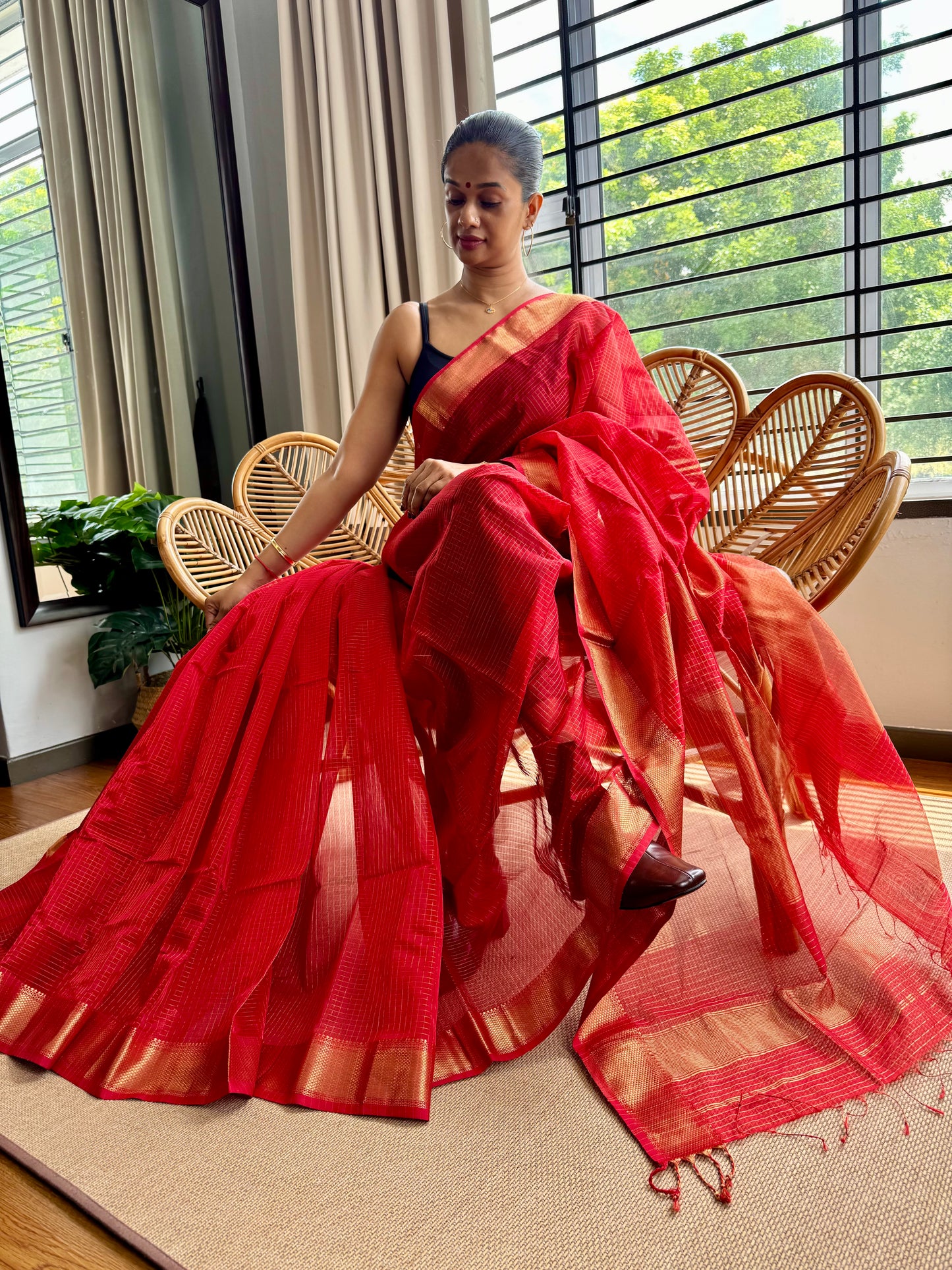 Chili red ! Classic Maheswar silk cotton saree