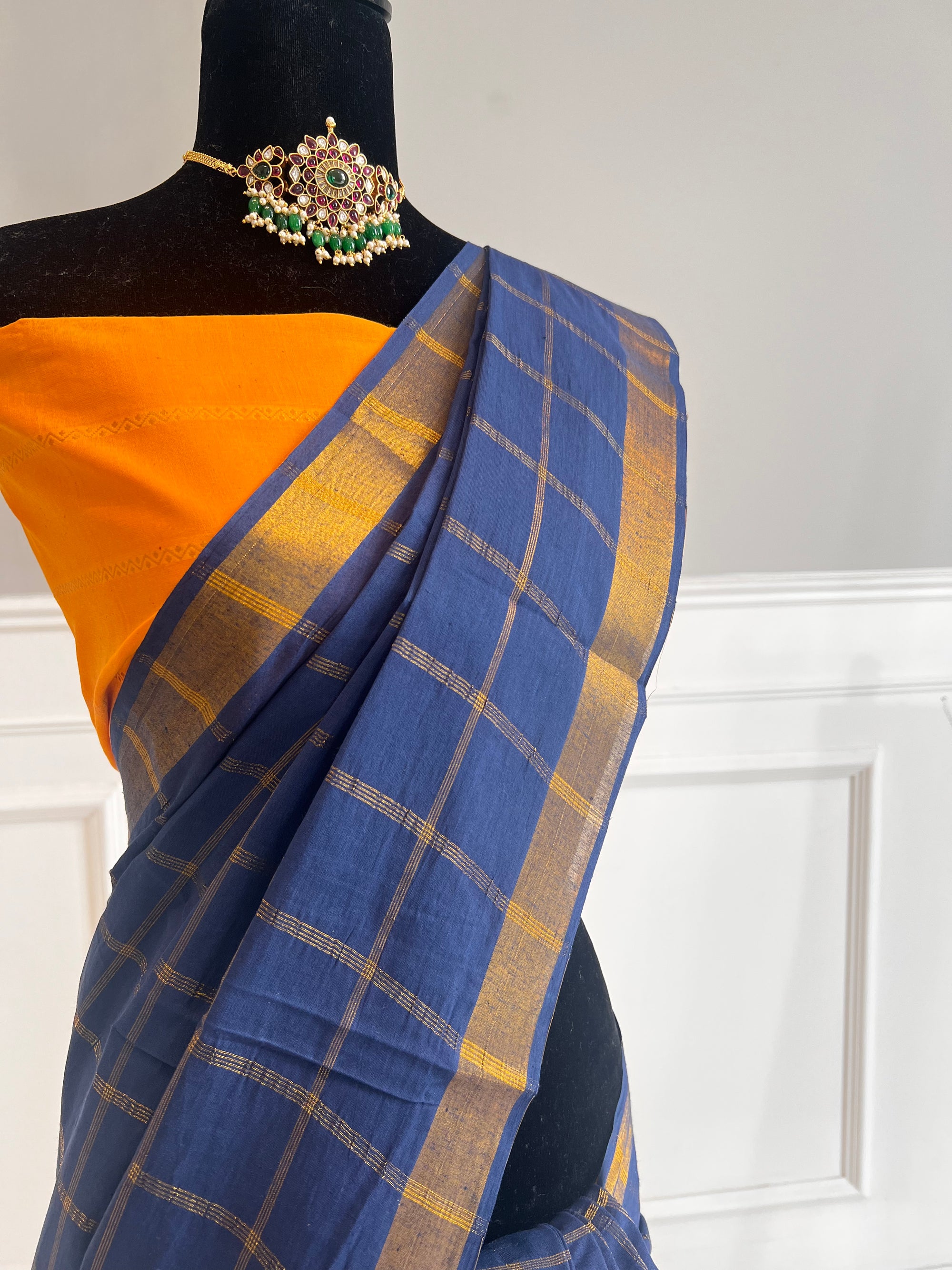Madurai Checks Sungudi Gold Zari Kattam and contrast Border n Pallu