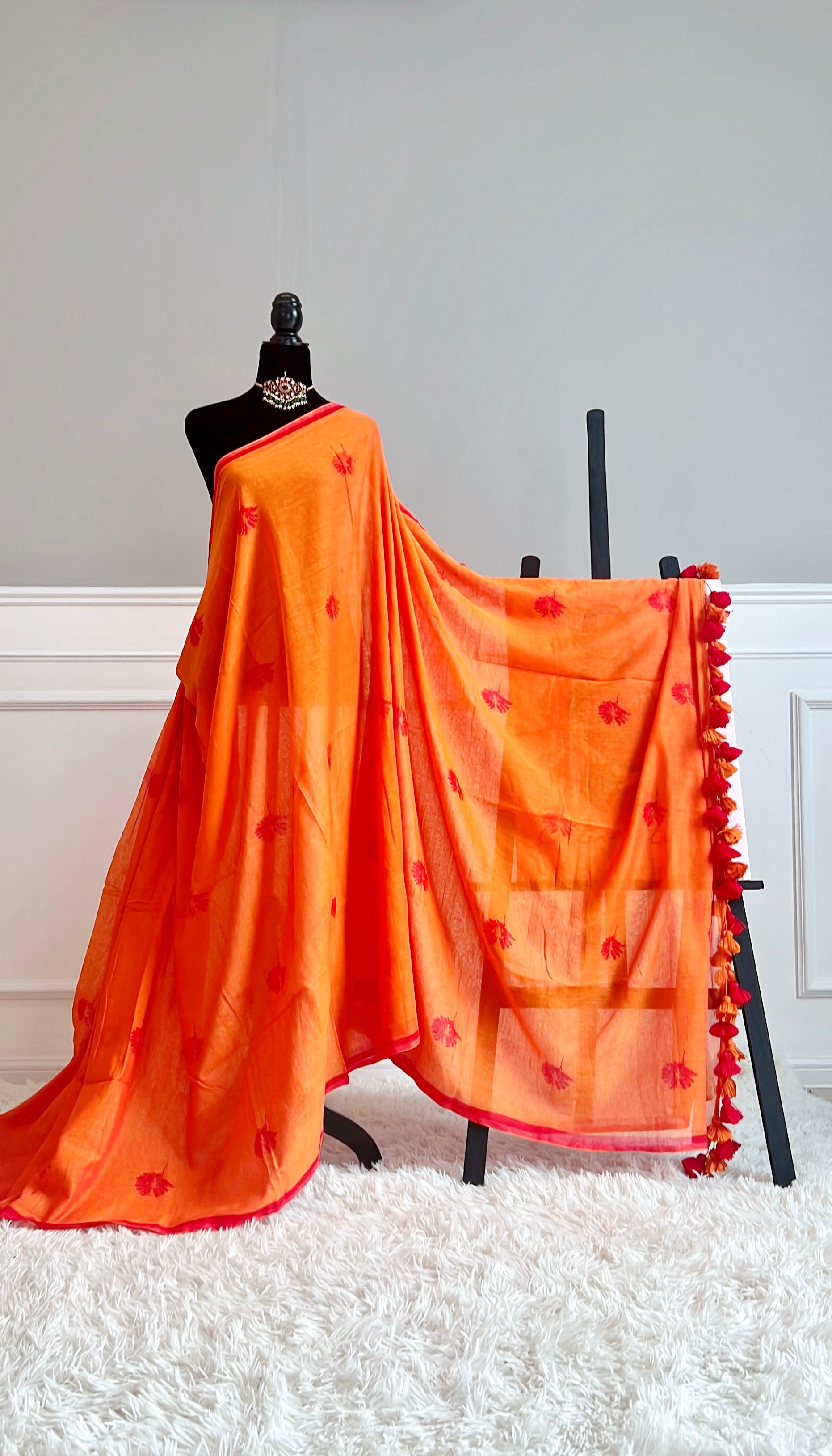 Carnation Stories - Pure Handloom Muslin Cotton Saree