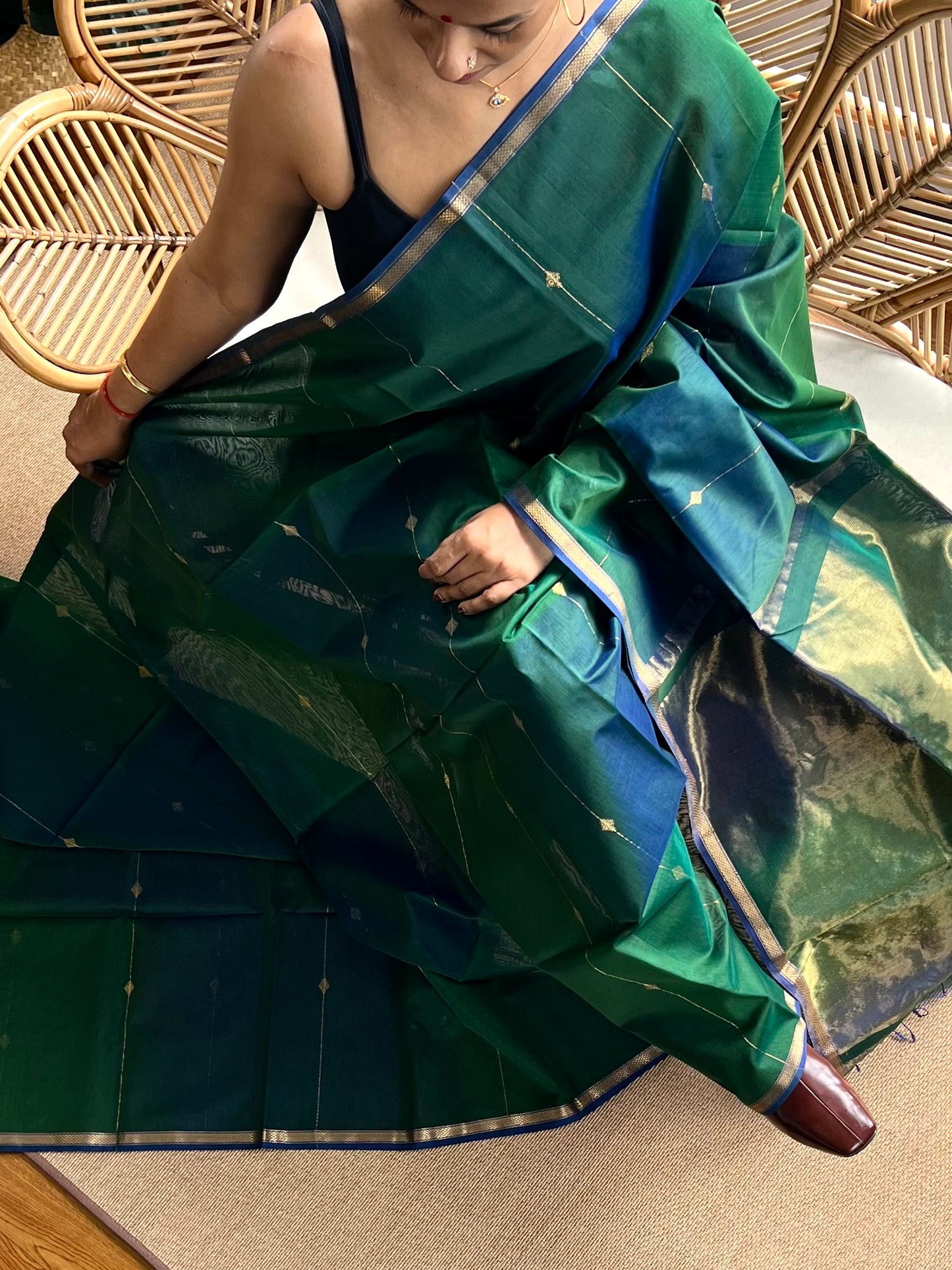 Shaded ❤️Maheswar silk cotton saree with small zari border