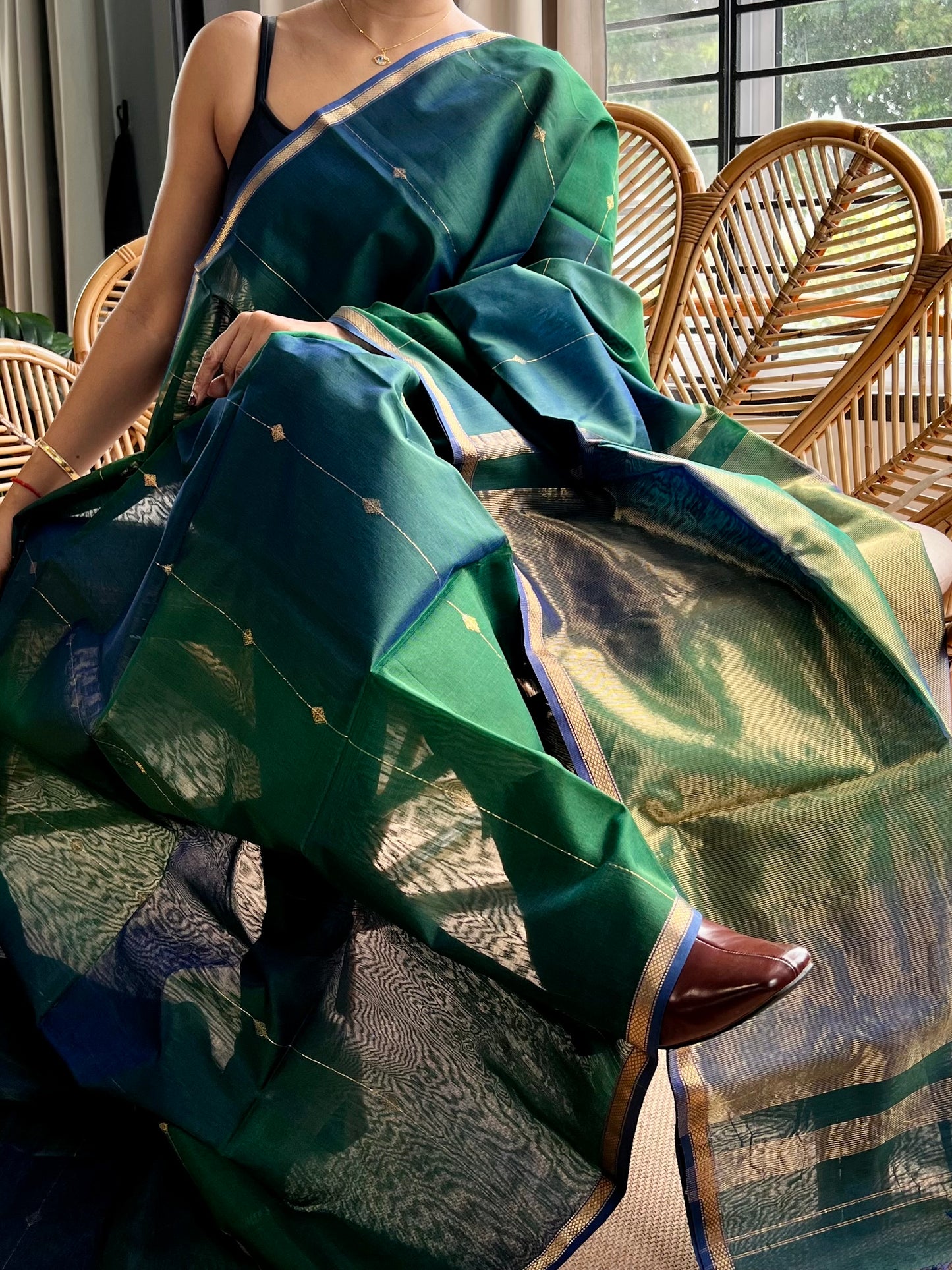 Shaded ❤️Maheswar silk cotton saree with small zari border