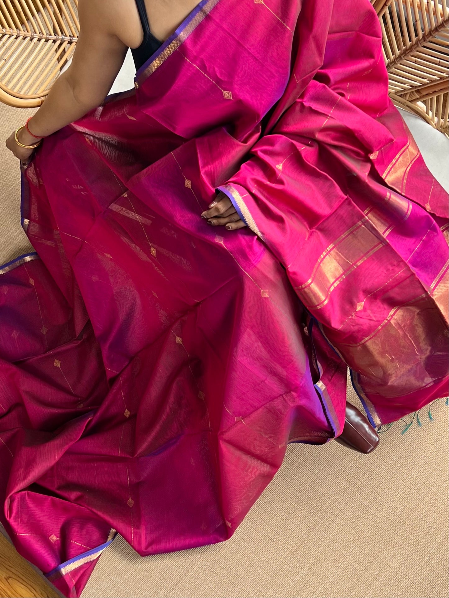 Shaded ❤️Maheswar silk cotton saree with small zari border