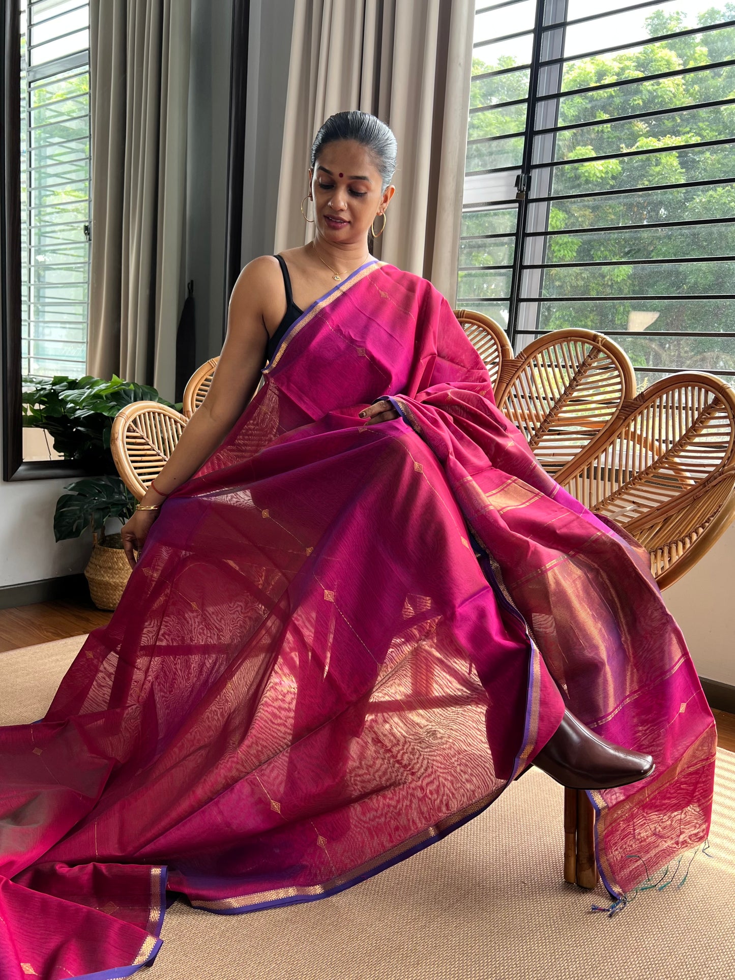 Shaded ❤️Maheswar silk cotton saree with small zari border