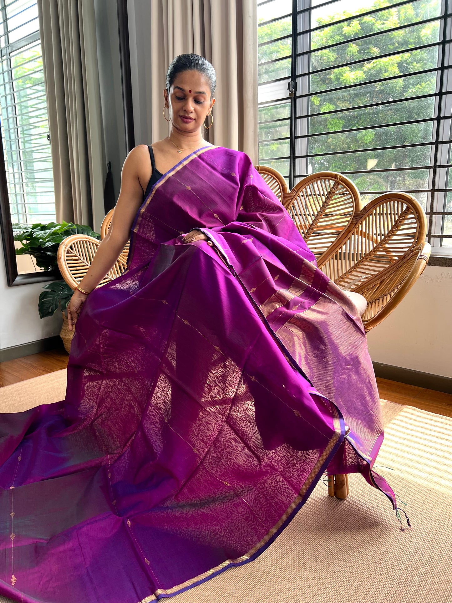 Shaded ❤️Maheswar silk cotton saree with small zari border
