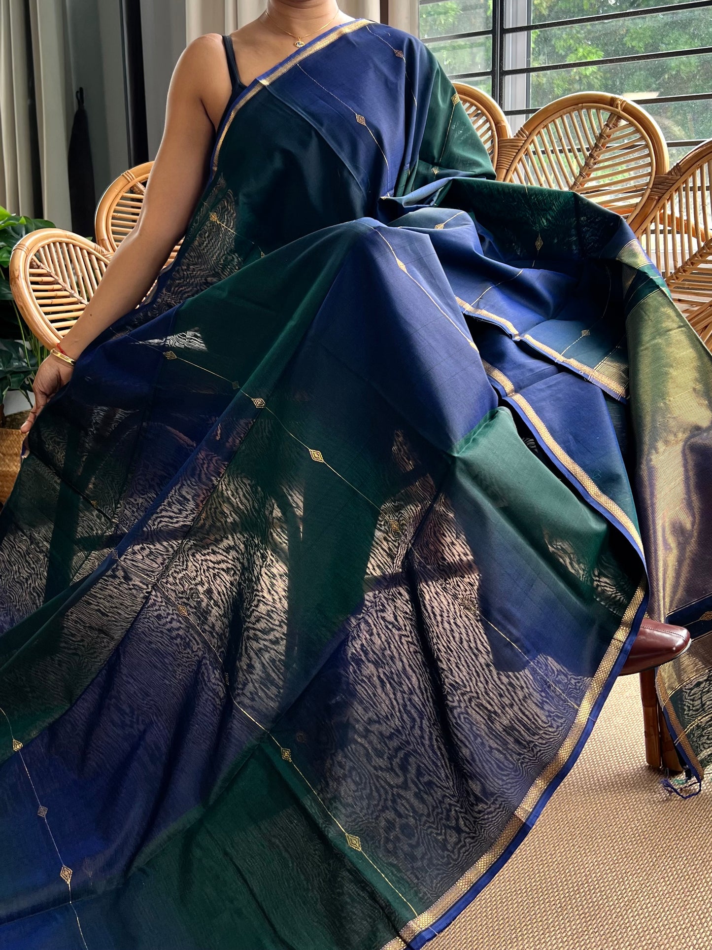 Shaded ❤️Maheswar silk cotton saree with small zari border