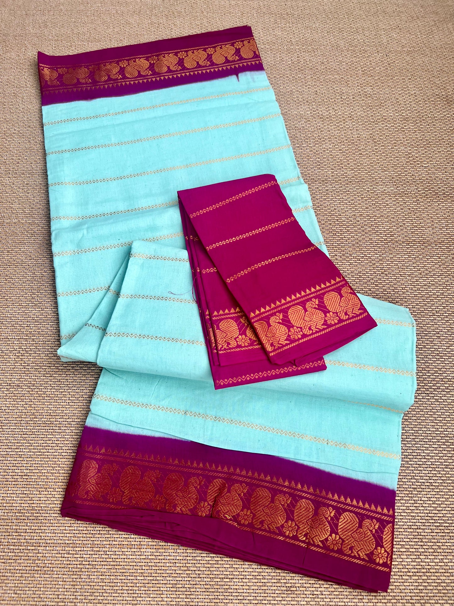 Madurai Sungudi  Velthaari saree with zari Border