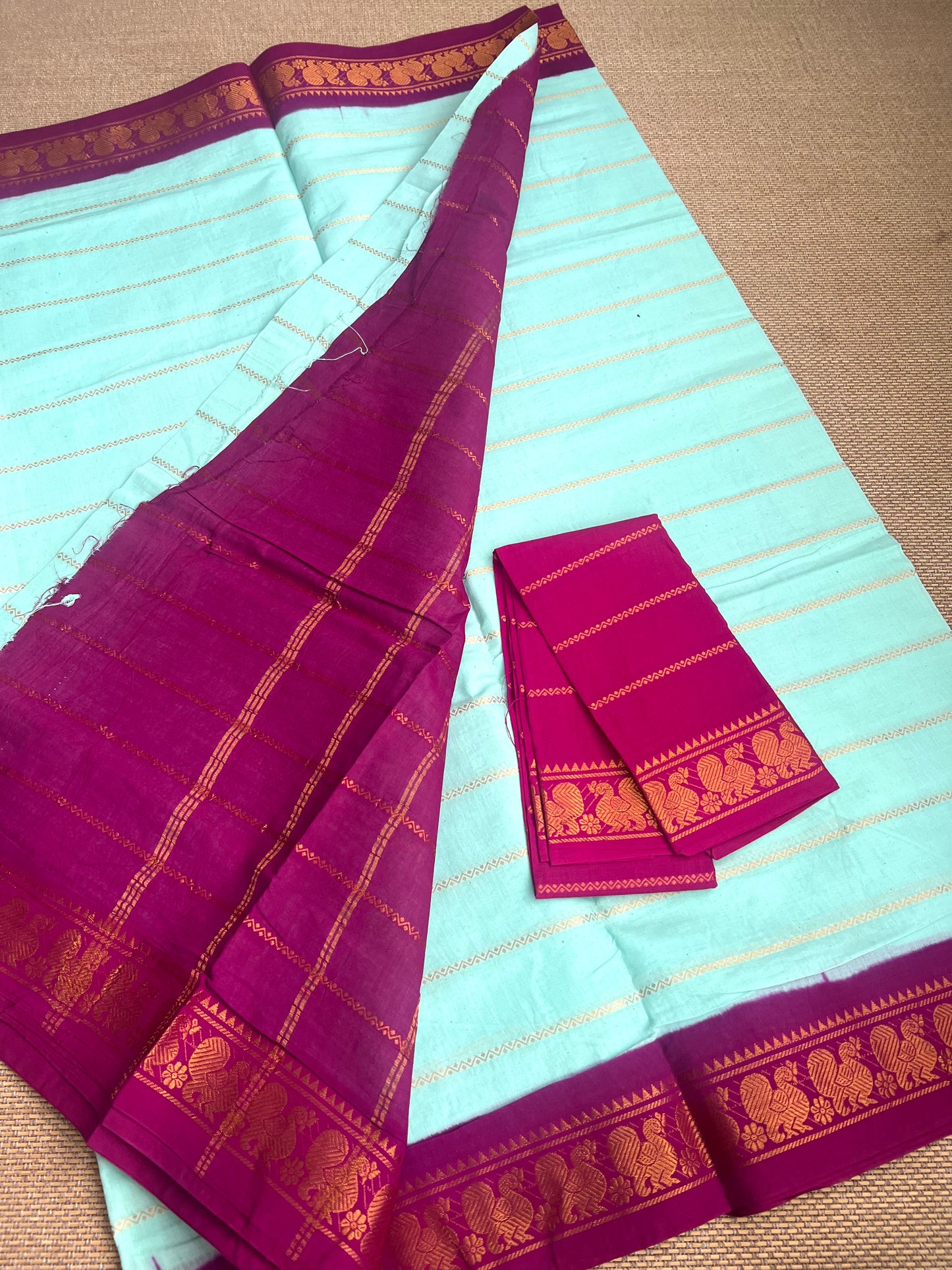 Madurai Sungudi  Velthaari saree with zari Border