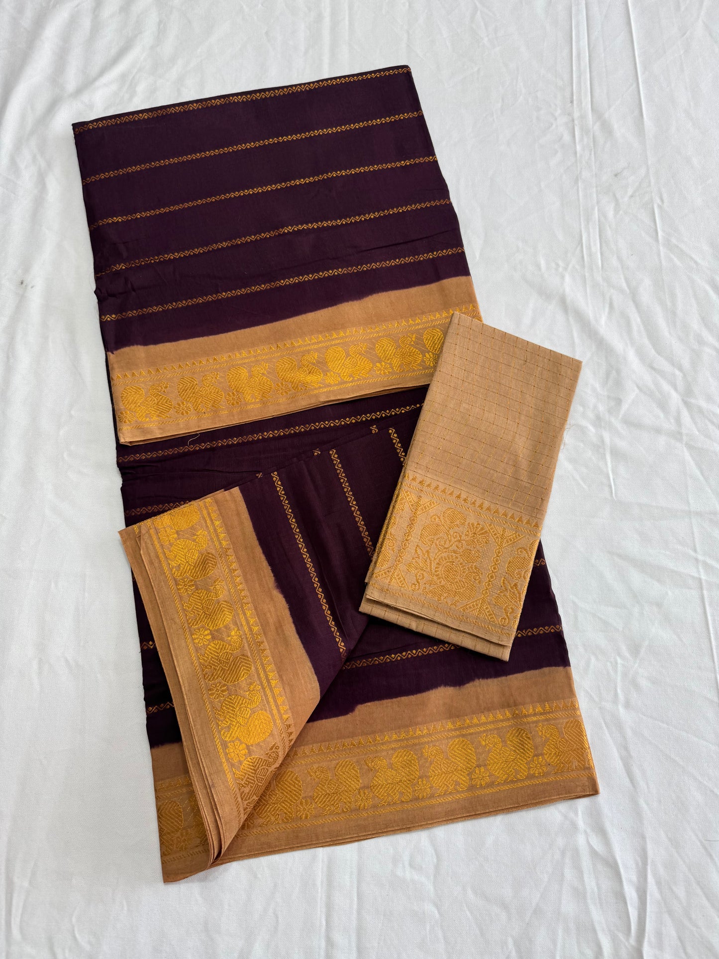 Madurai Sungudi  Velthaari saree with Zari Border