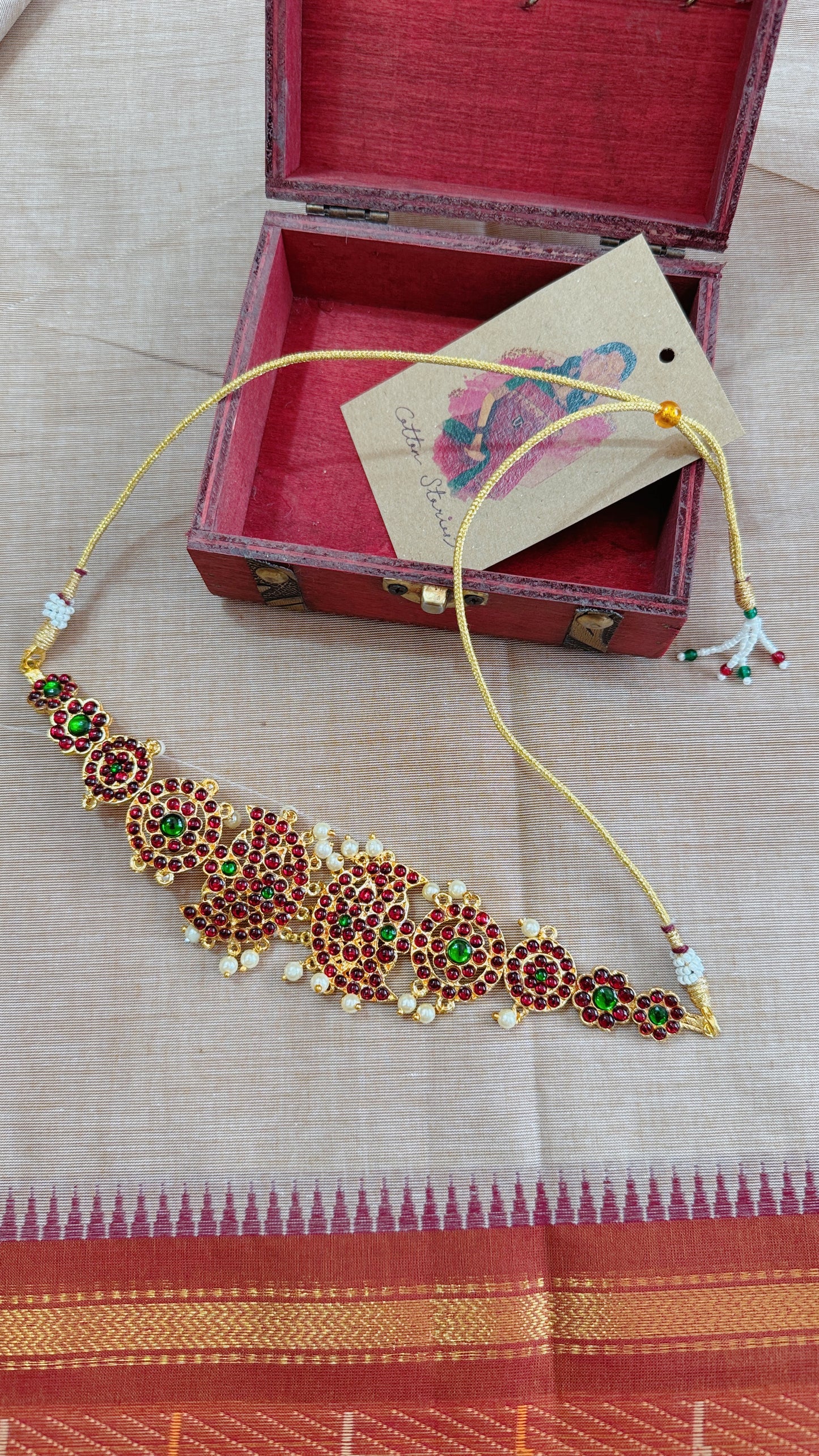 Azhagi - Handmade choker with kemp stones