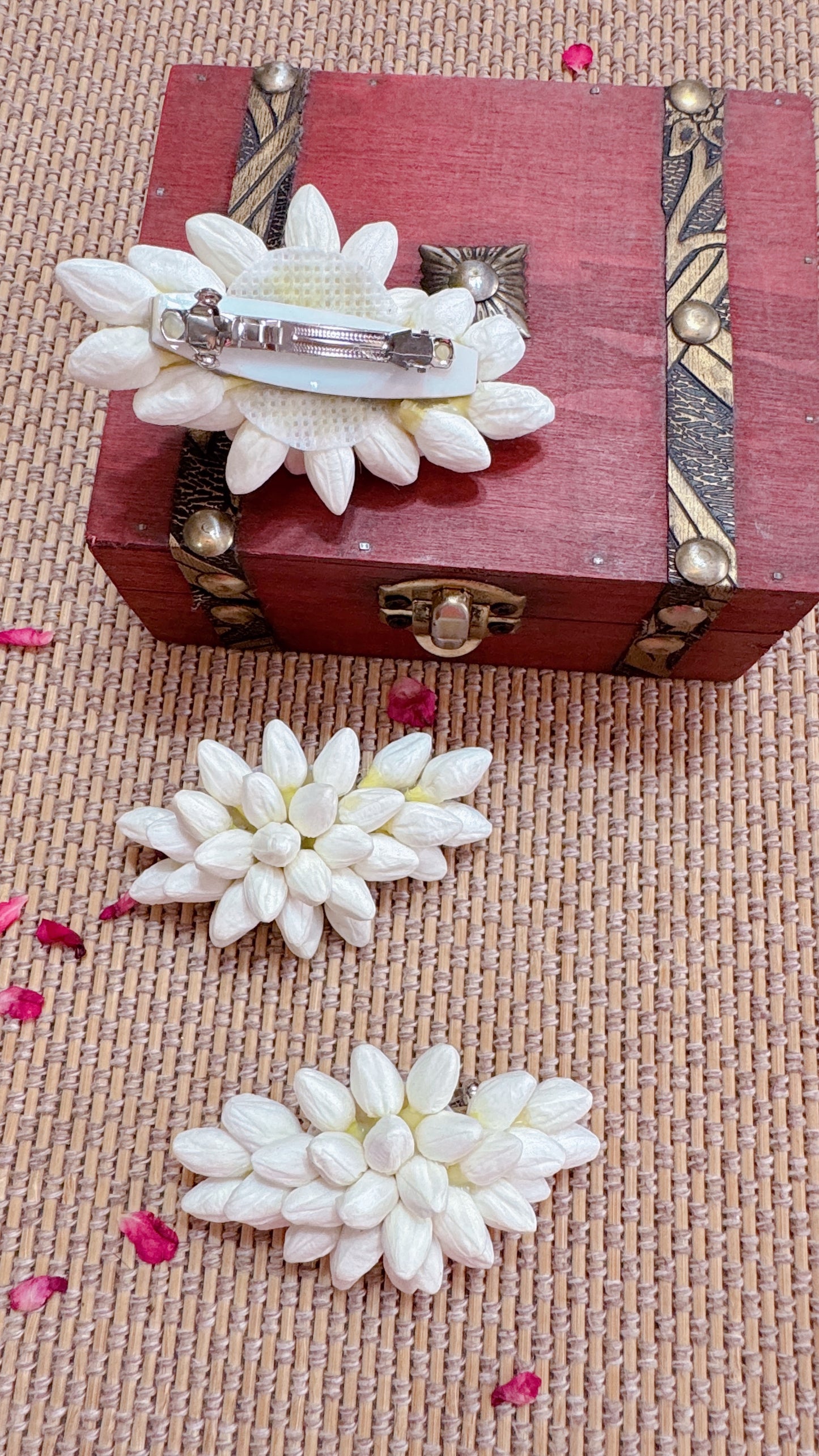 hand made malli mottu hair clip