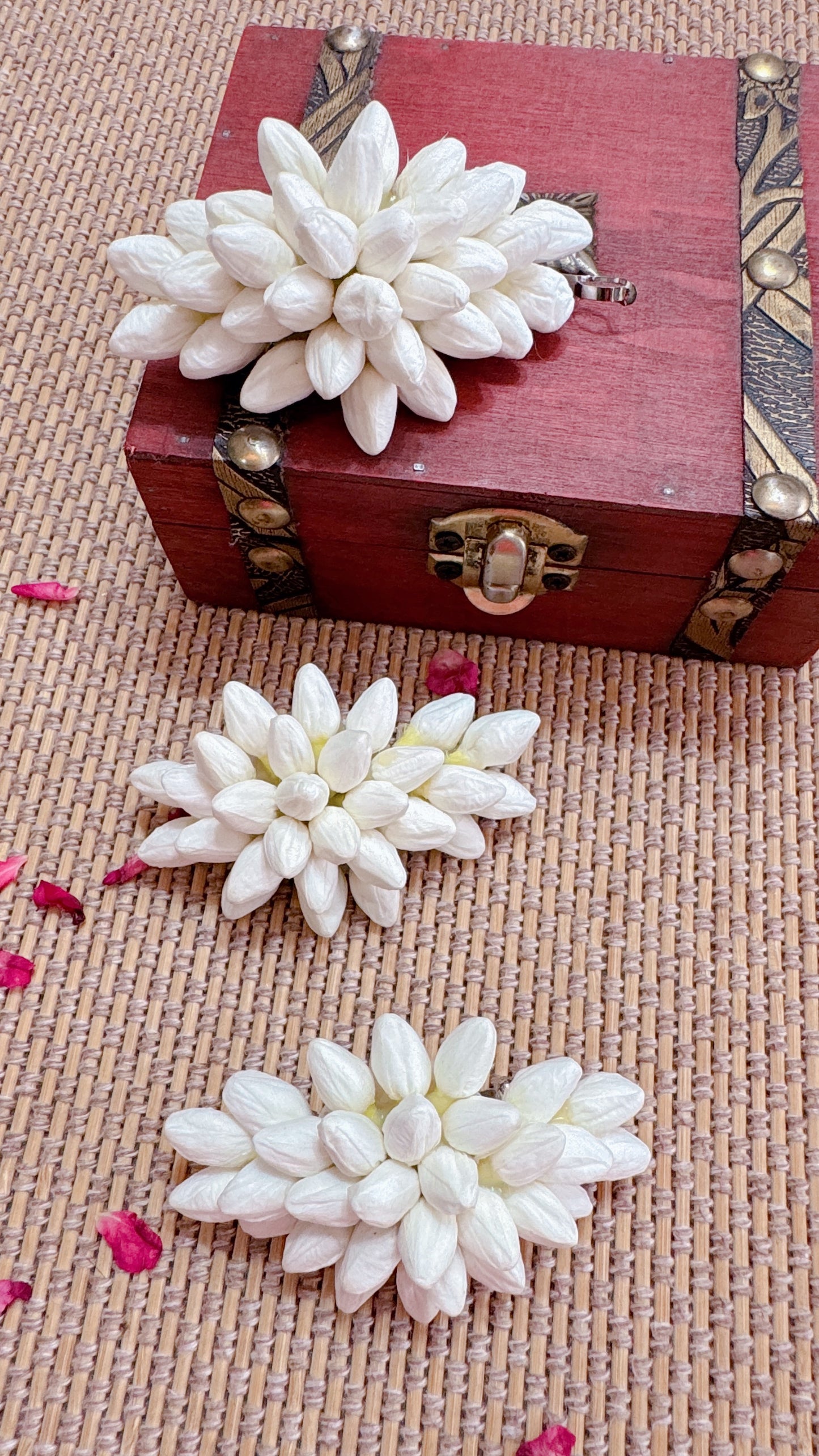 hand made malli mottu hair clip