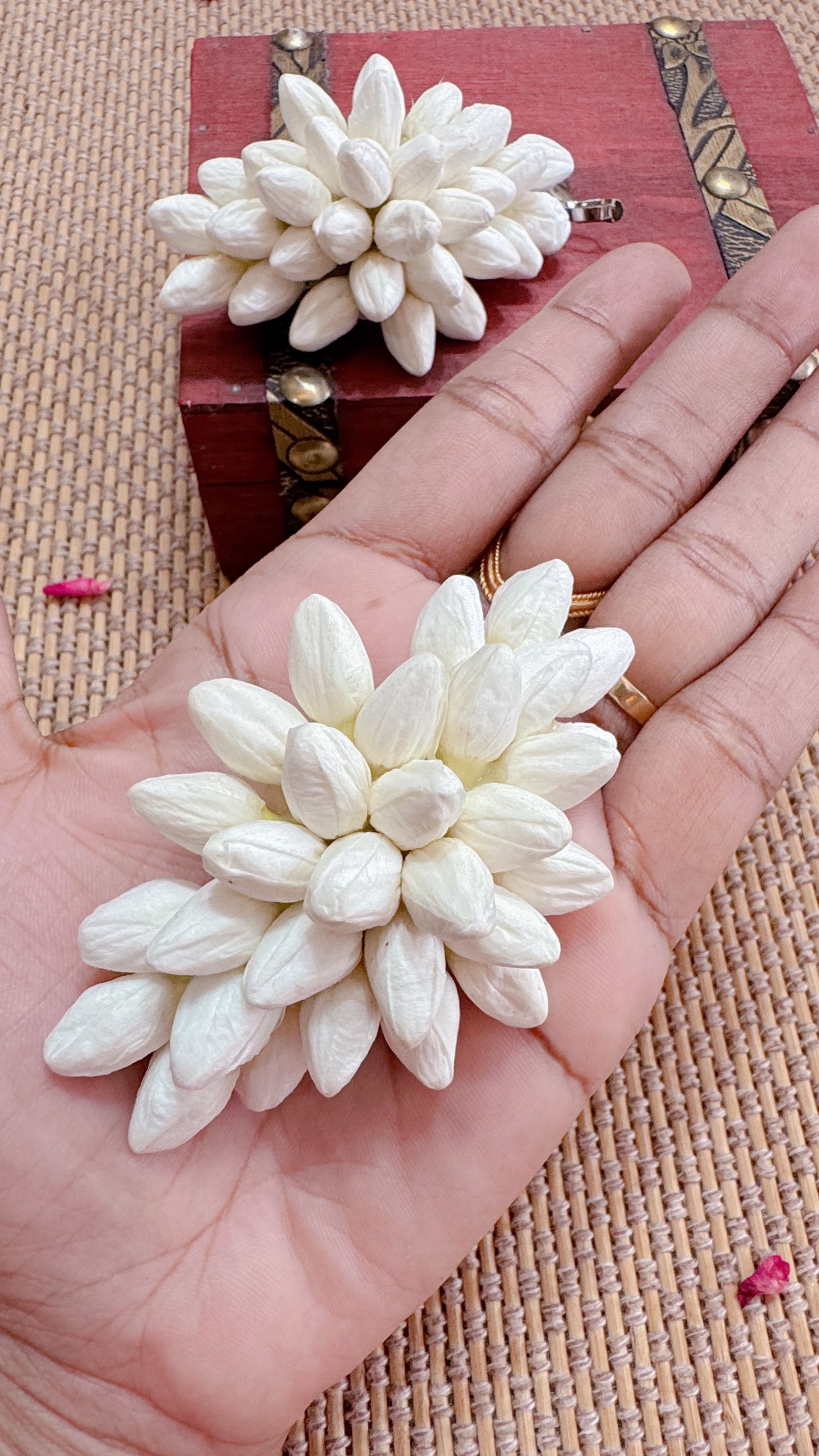 hand made malli mottu hair clip