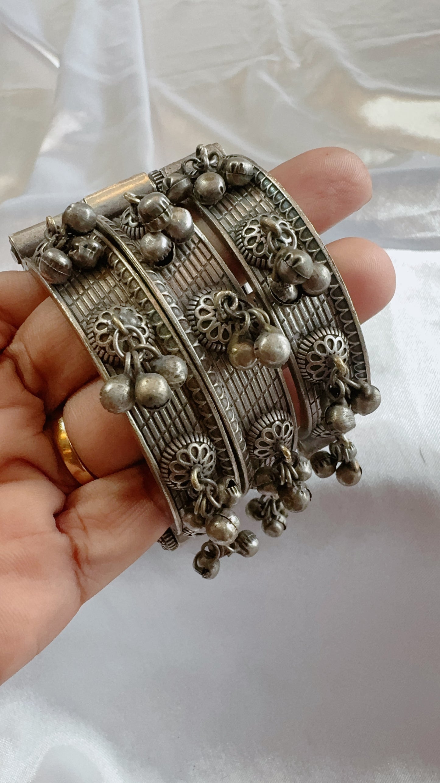 Screw type oxidized bangle with bells