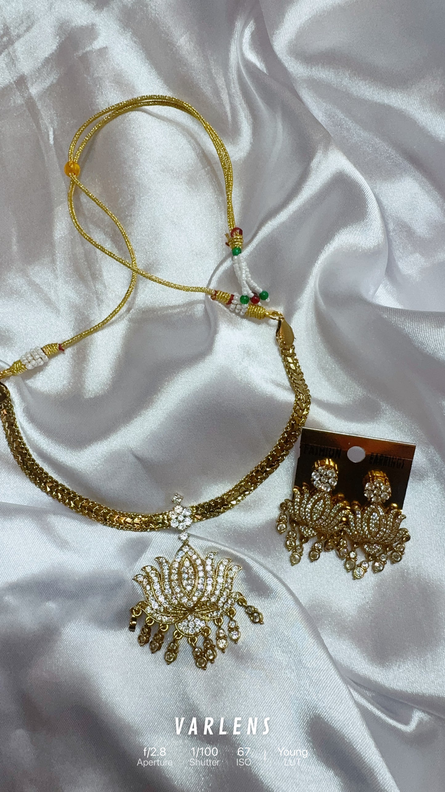 DARK POLISH WITH BRIGHT WHITE STONE LOTUS PENDANT FLEXIBLE CHAIN