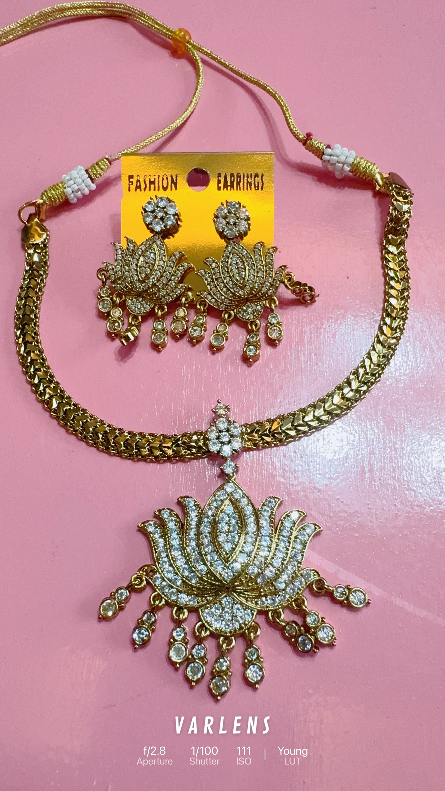 DARK POLISH WITH BRIGHT WHITE STONE LOTUS PENDANT FLEXIBLE CHAIN