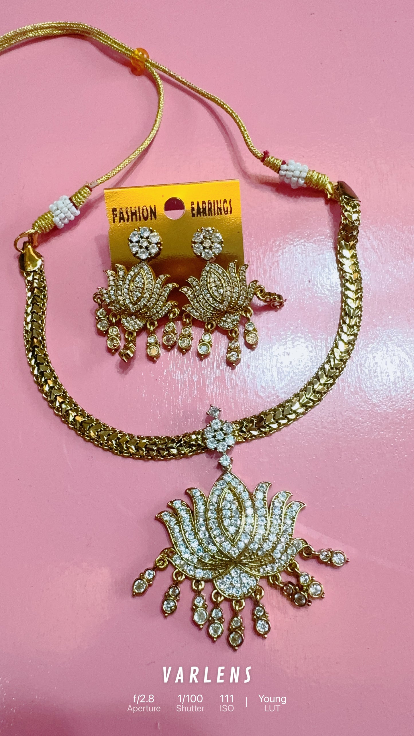 DARK POLISH WITH BRIGHT WHITE STONE LOTUS PENDANT FLEXIBLE CHAIN