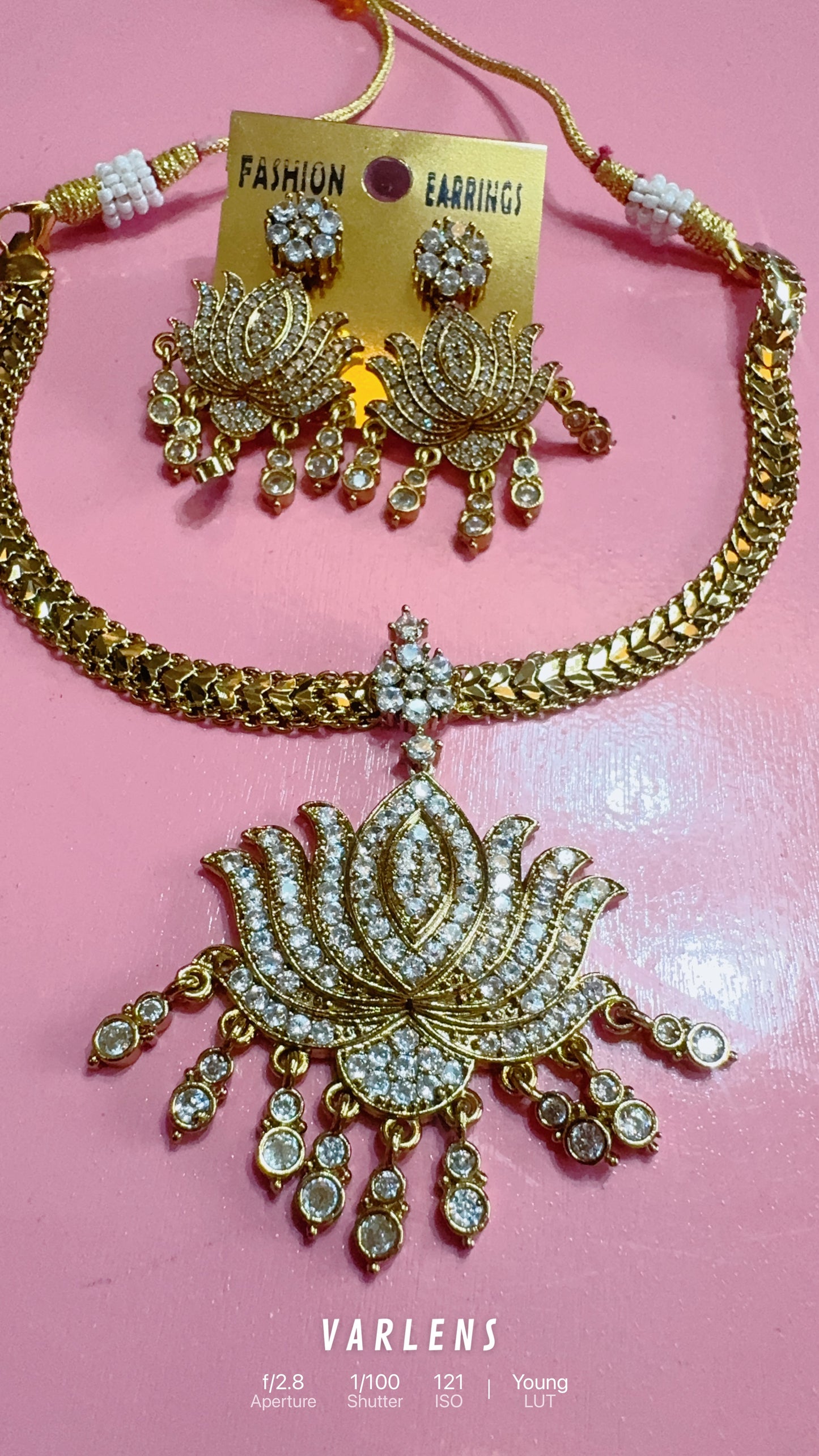 DARK POLISH WITH BRIGHT WHITE STONE LOTUS PENDANT FLEXIBLE CHAIN