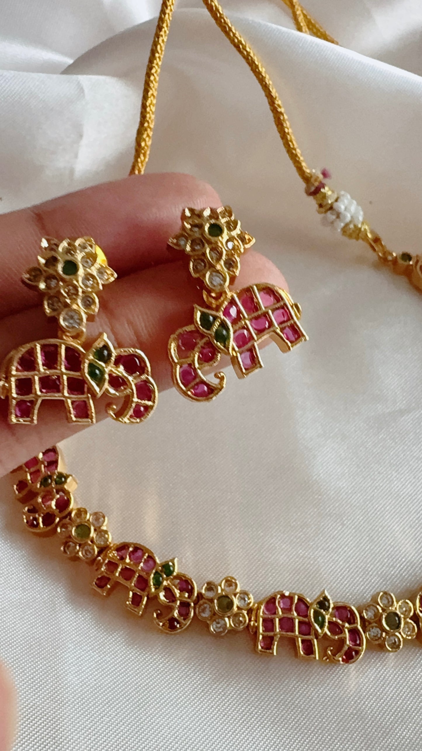Traditional choker and earrings