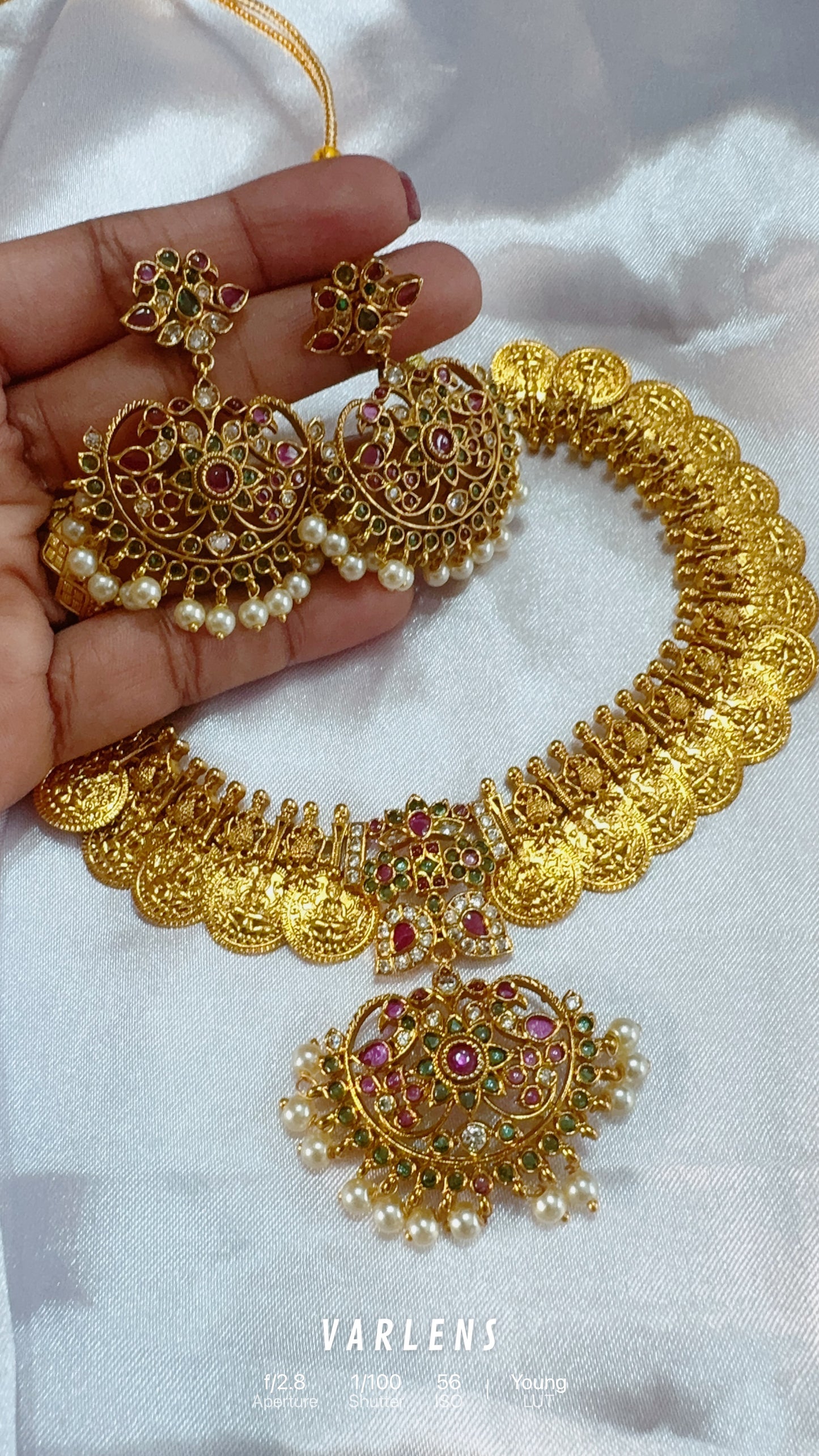 Traditional neckwear and earrings
