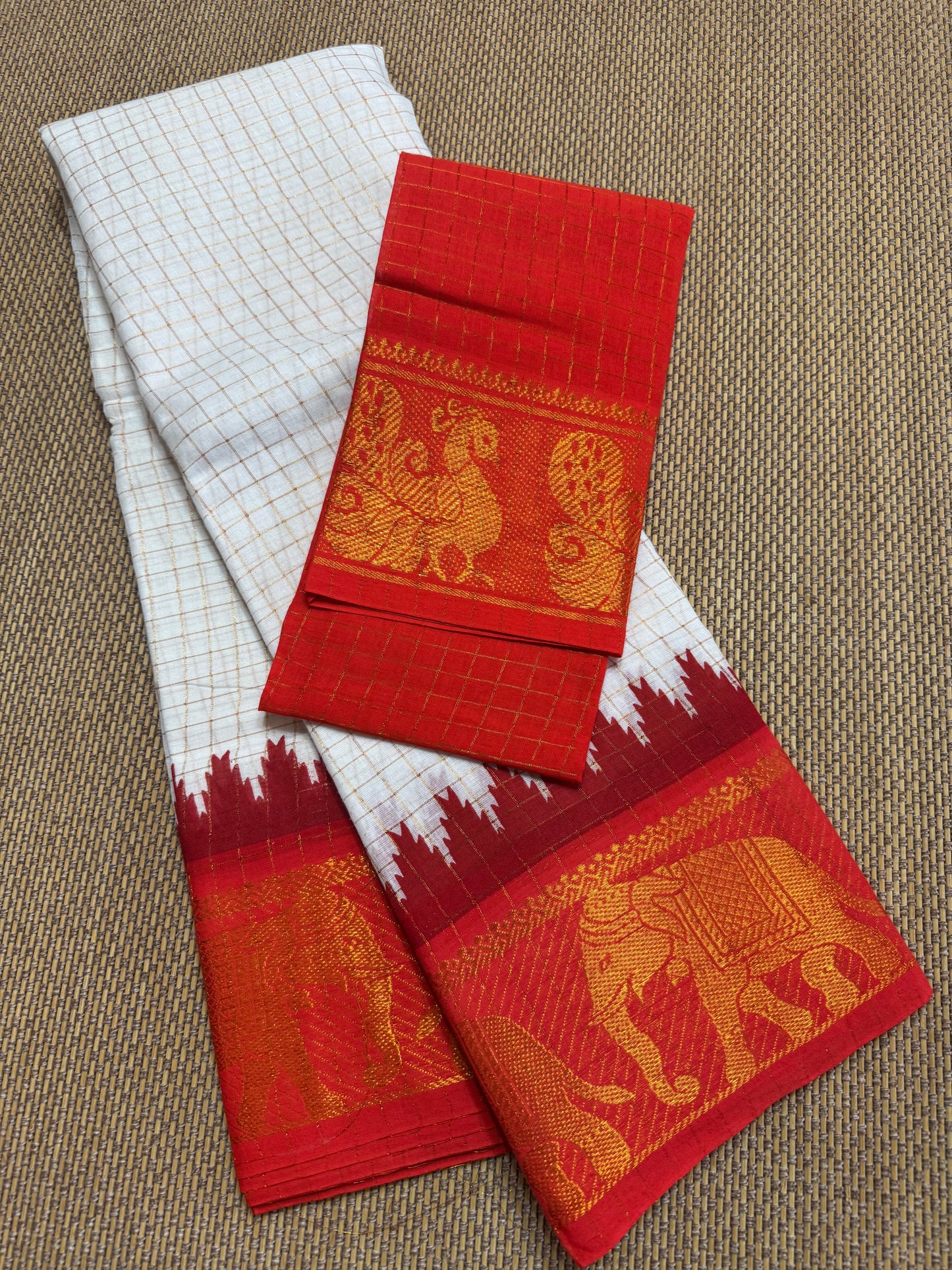 Traditional  Border :  Madurai Zari Kattam Saree