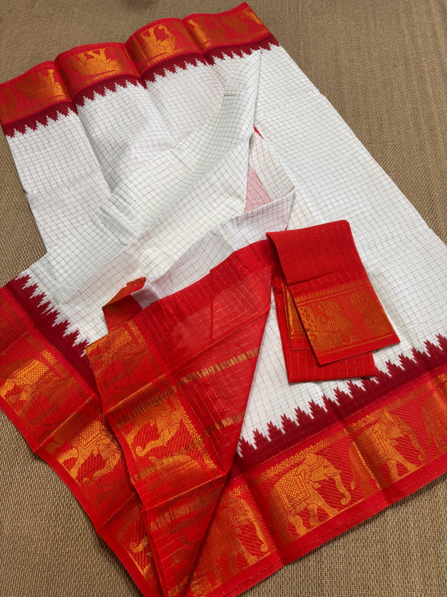 Traditional  Border :  Madurai Zari Kattam Saree