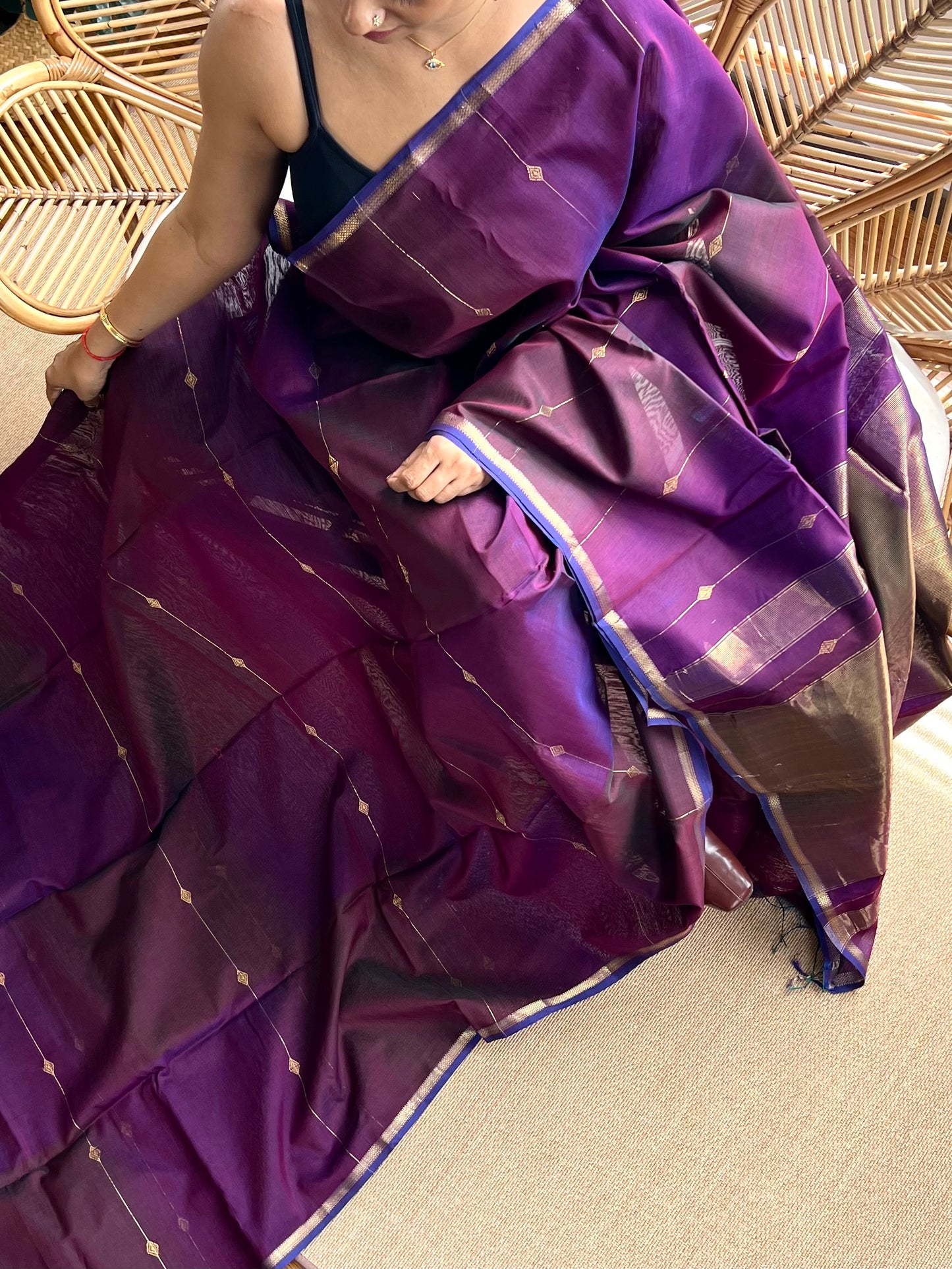 Shaded ❤️Maheswar silk cotton saree with small zari border