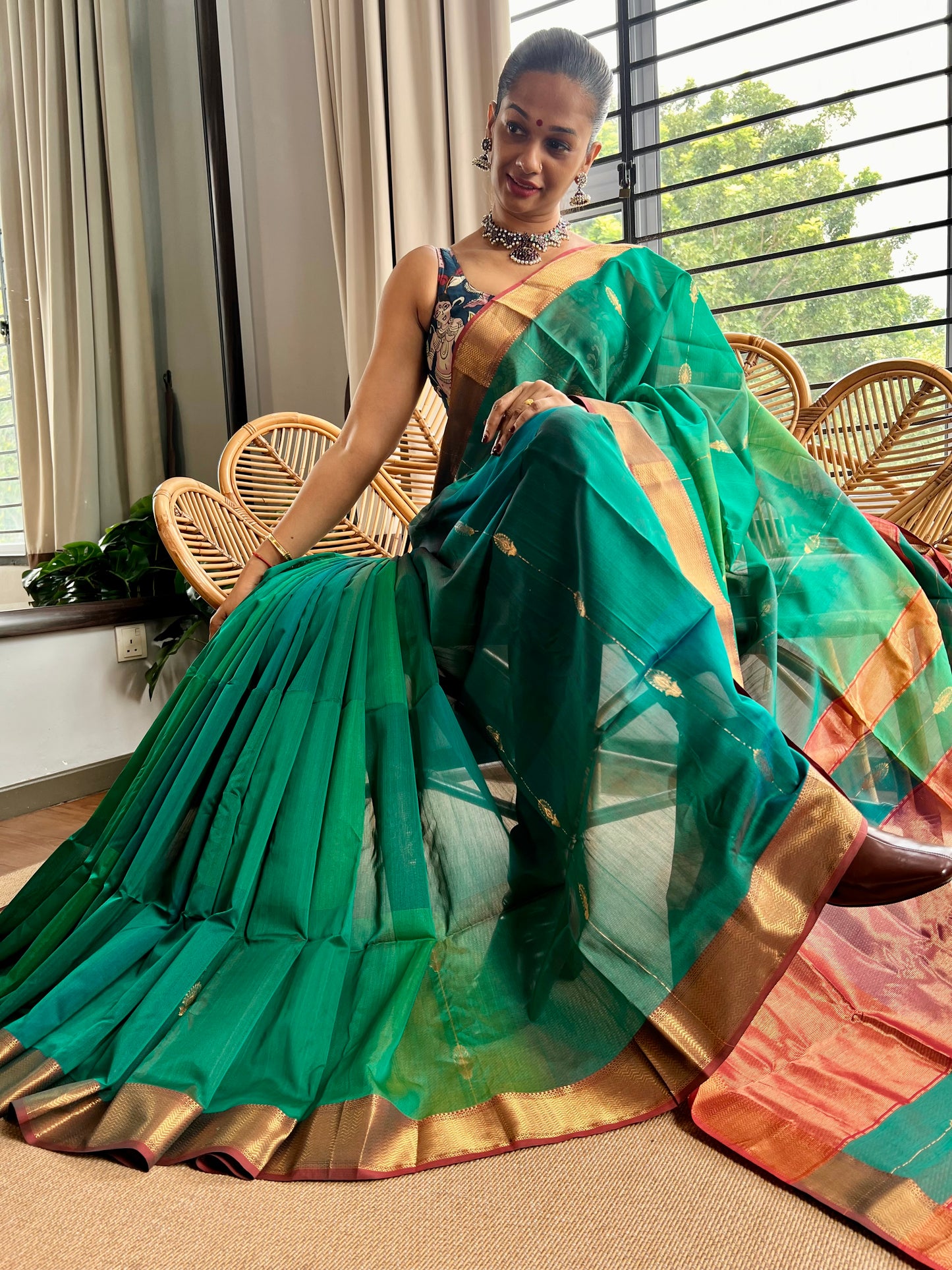 Shaded ❤️Maheswar silk cotton saree with zari border