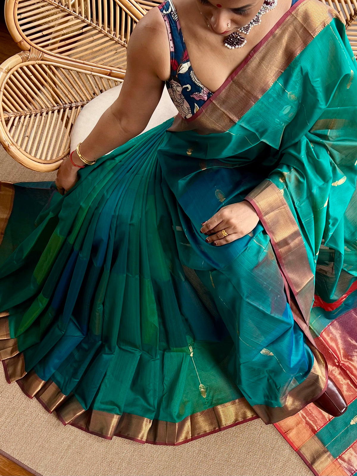 Shaded ❤️Maheswar silk cotton saree with zari border