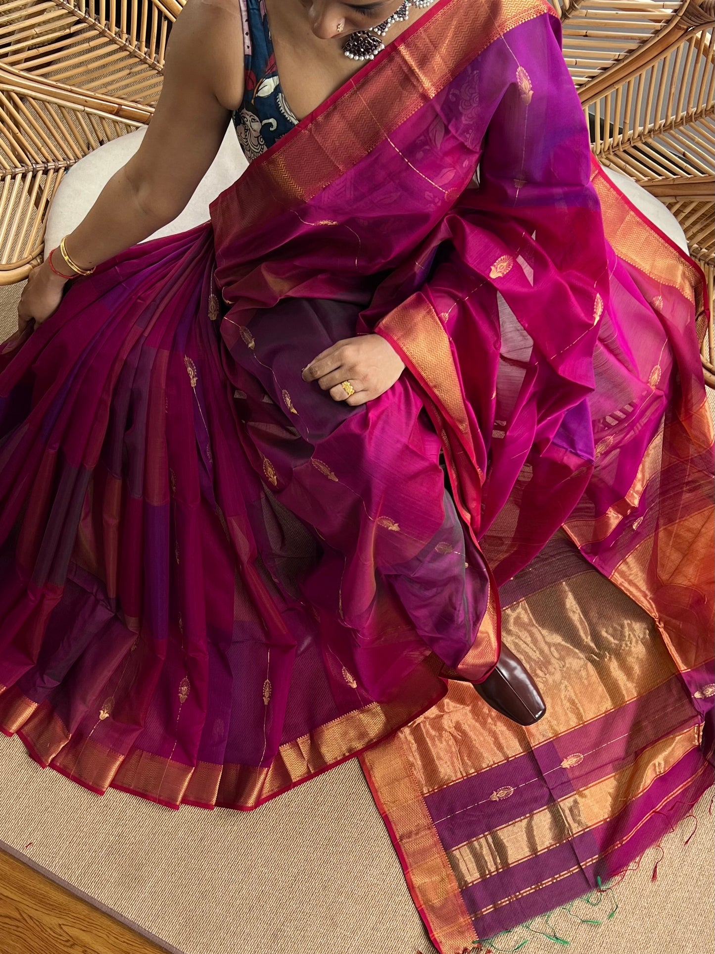 Shaded ❤️Maheswar silk cotton saree with zari border