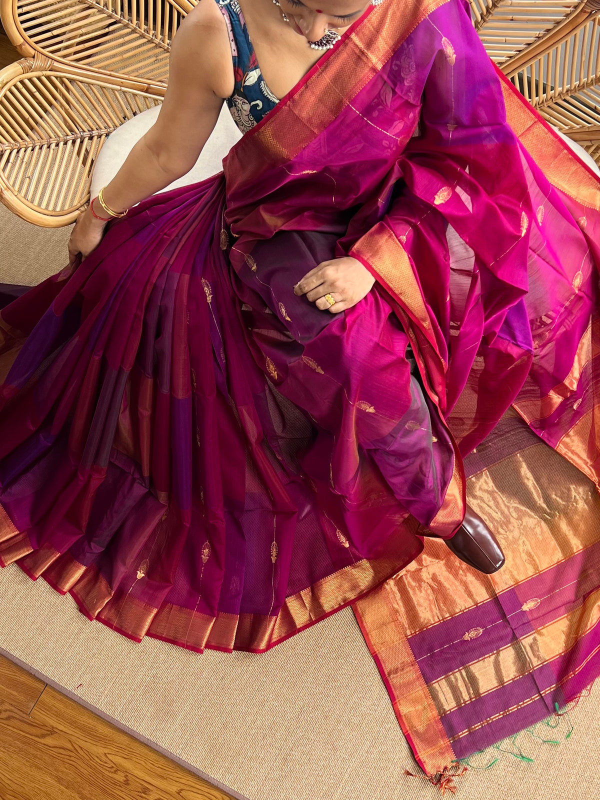 Shaded ❤️Maheswar silk cotton saree with zari border