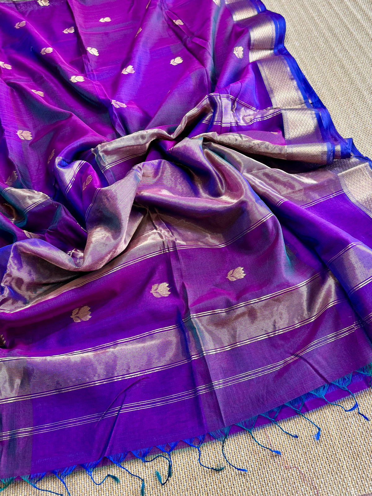 Shaded ❤️Maheswar silk cotton saree with zari border