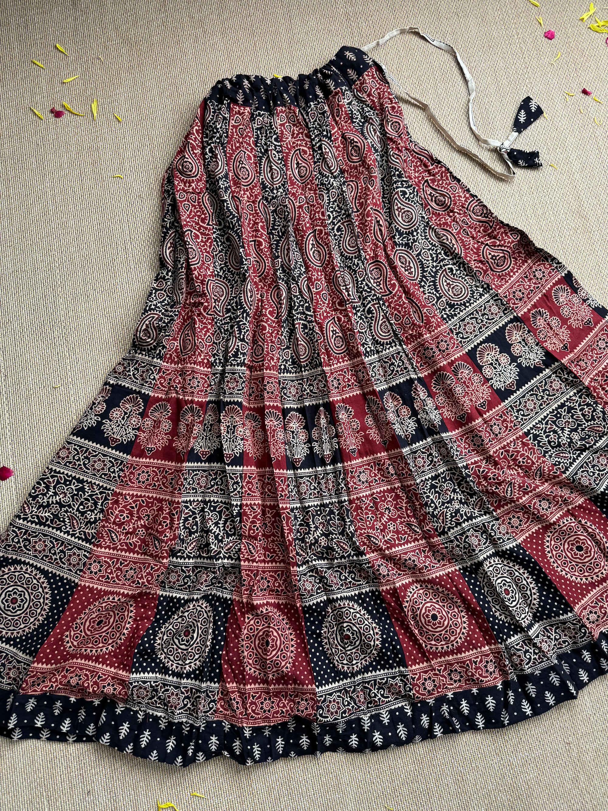 Lehenga Sets/Pavadai Thavani/Skirts