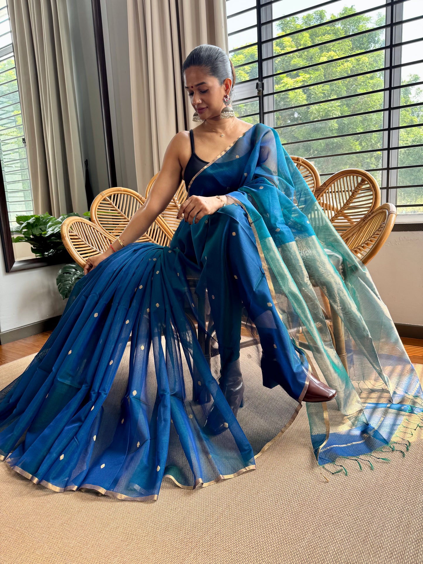 Shaded ❤️Maheswar silk cotton saree with small zari border