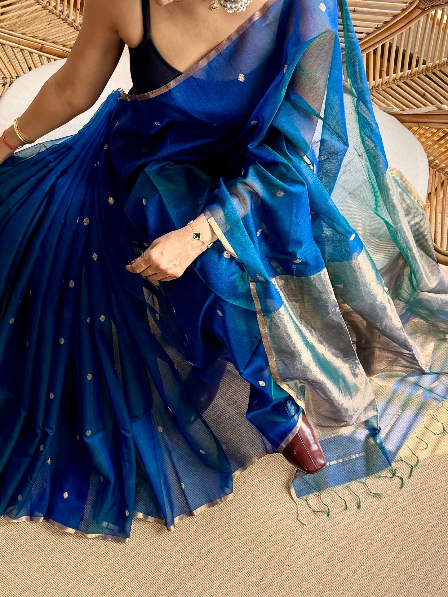 Shaded ❤️Maheswar silk cotton saree with small zari border