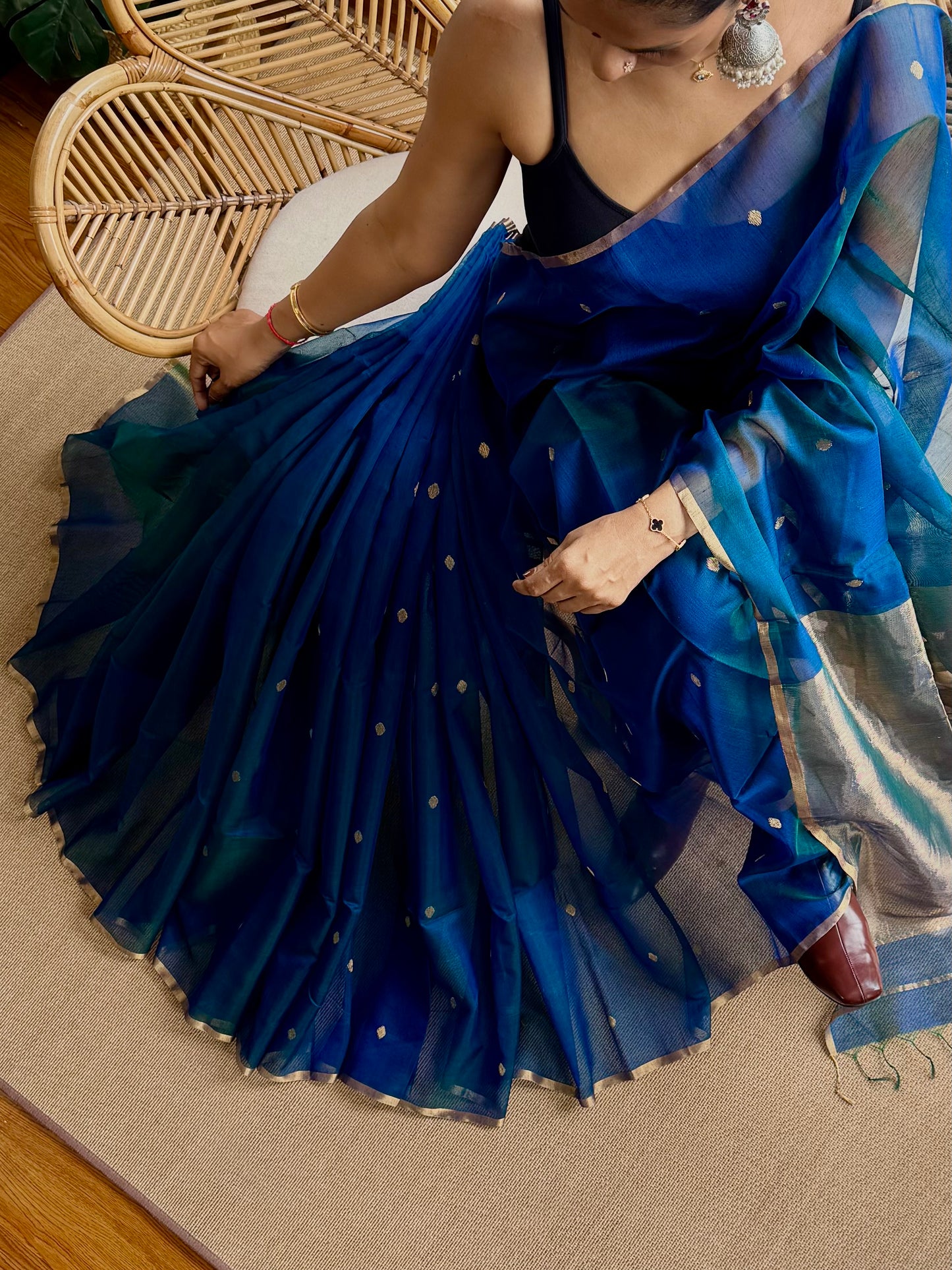 Shaded ❤️Maheswar silk cotton saree with small zari border