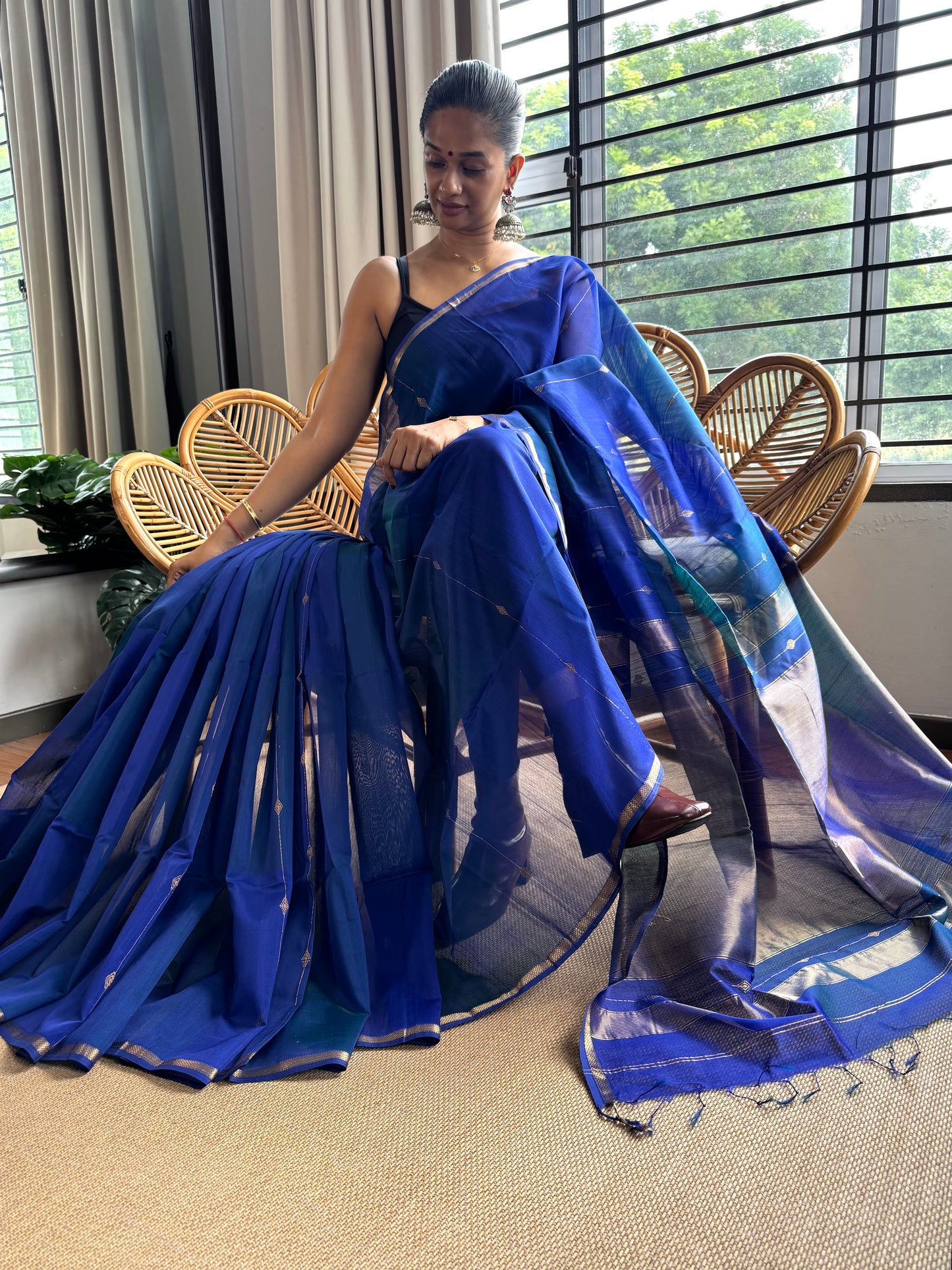 Shaded ❤️Maheswar silk cotton saree with small zari border