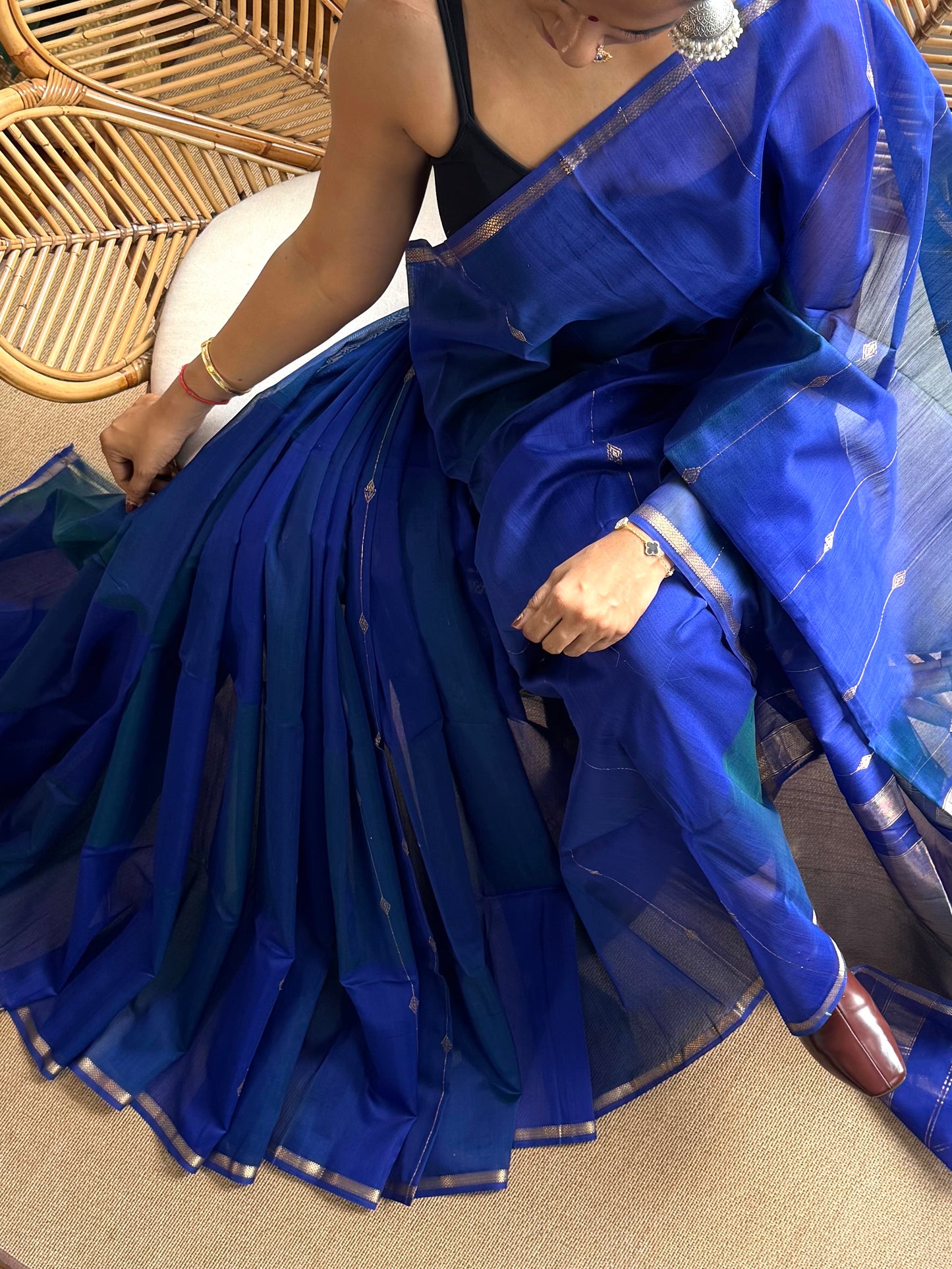 Shaded ❤️Maheswar silk cotton saree with small zari border