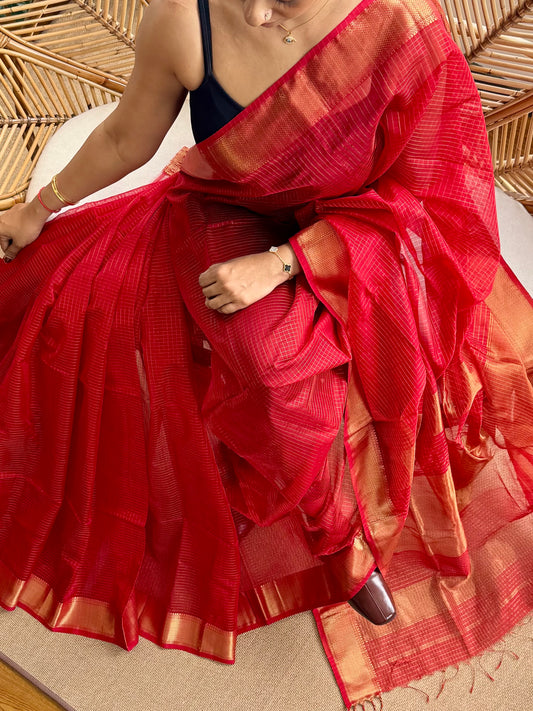 Chili red ! Classic Maheswar silk cotton saree