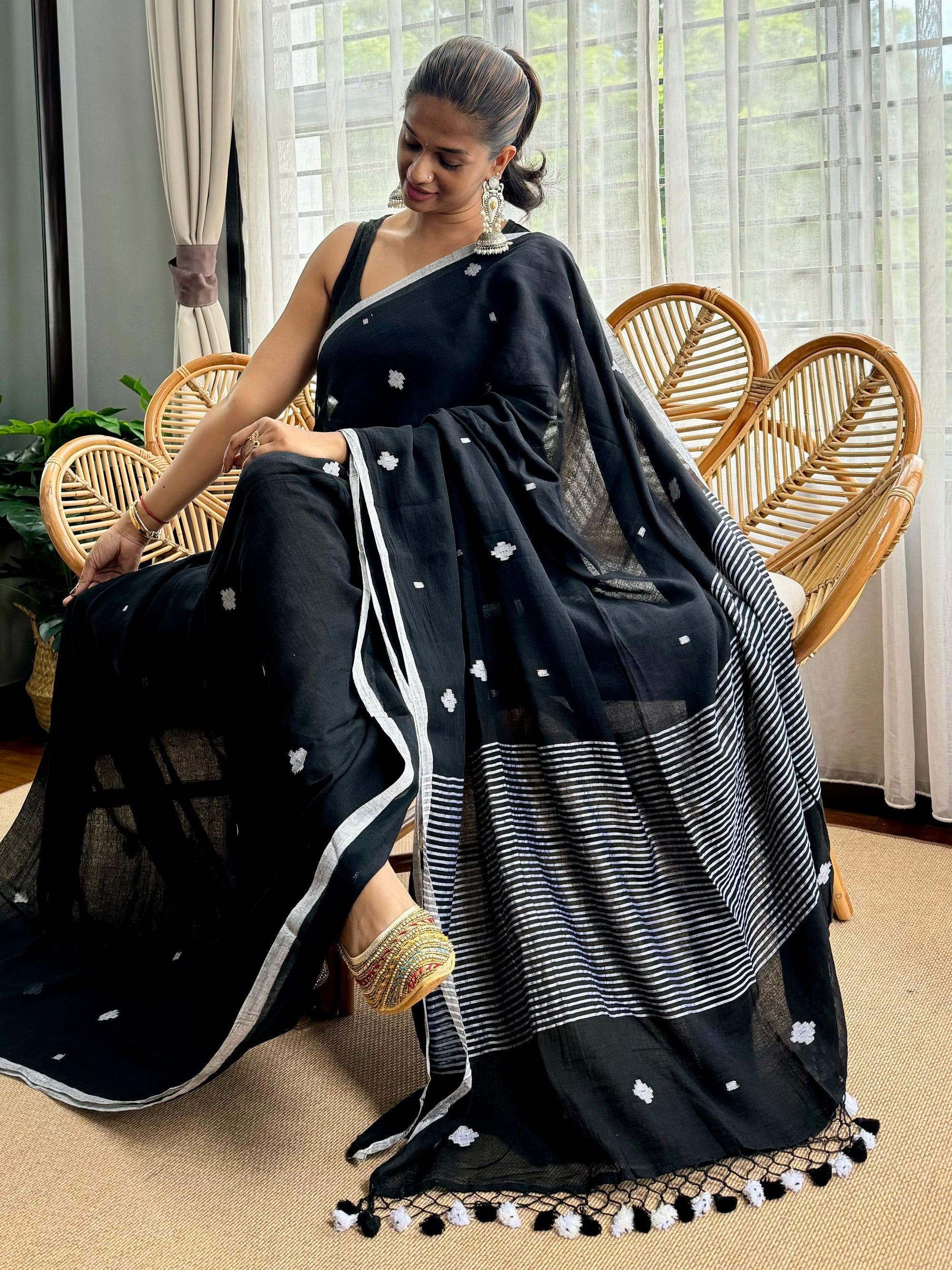 Pure Handwoven Mul Jamdani butti saree