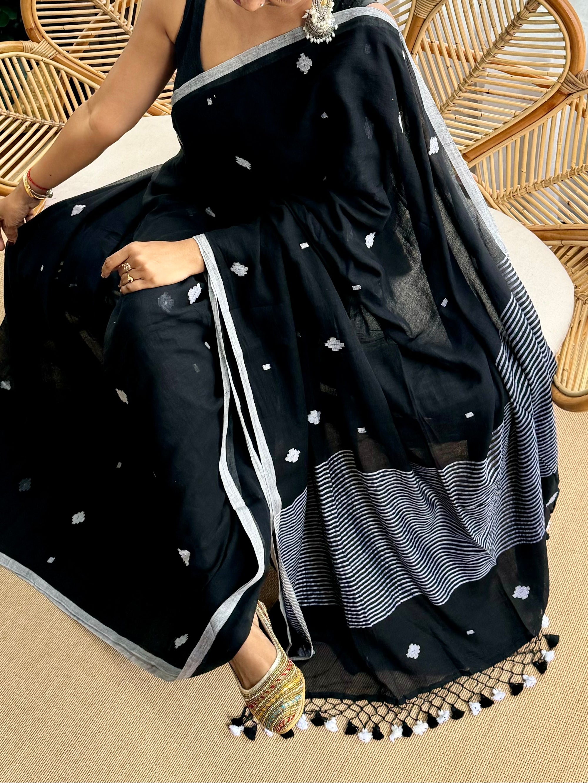 Pure Handwoven Mul Jamdani butti saree