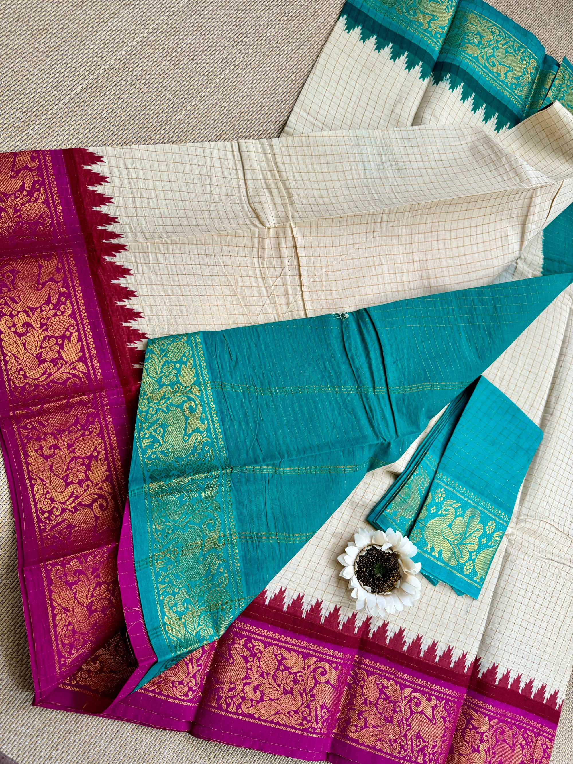 Traditional Ganga Jamuna Border :  Madurai Zari Kattam Saree