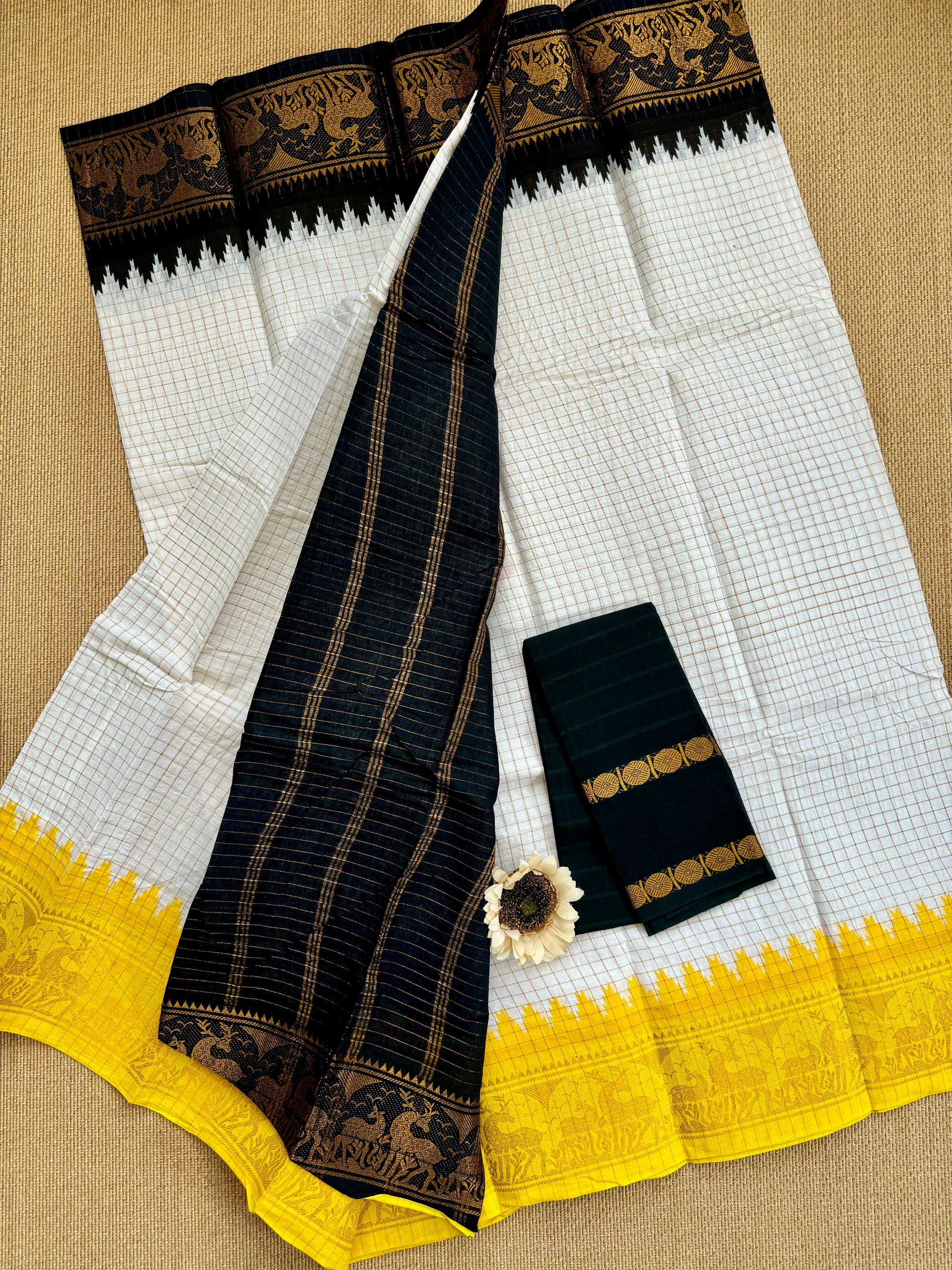 Traditional Ganga Jamuna Border :  Madurai Zari Kattam Saree