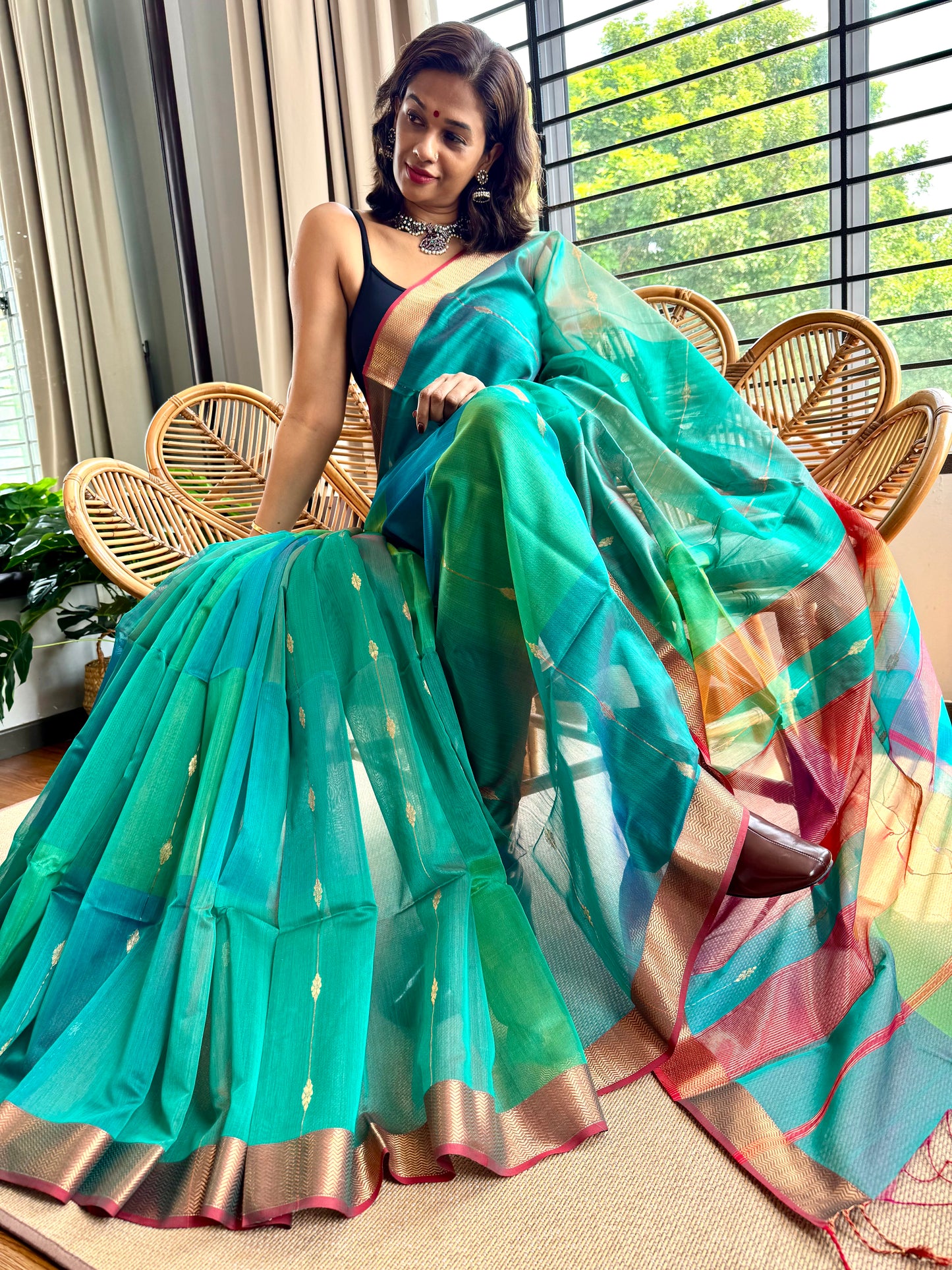 Shaded ❤️Maheswar silk cotton saree with zari border