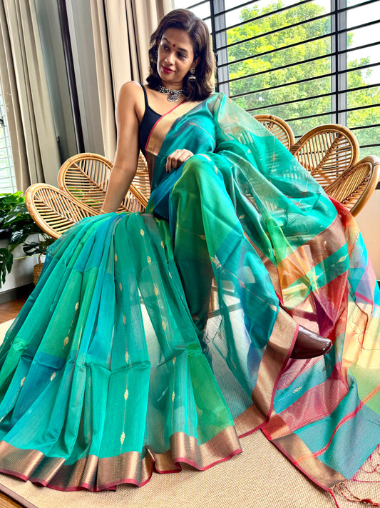 Shaded ❤️Maheswar silk cotton saree with zari border