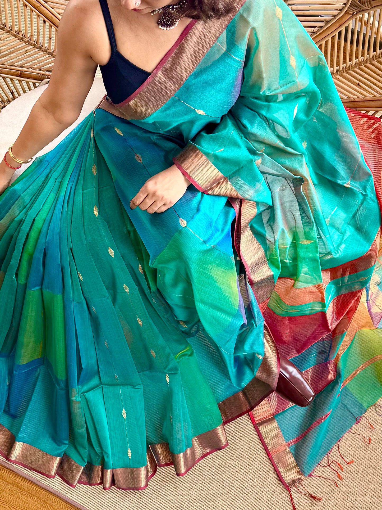 Shaded ❤️Maheswar silk cotton saree with zari border