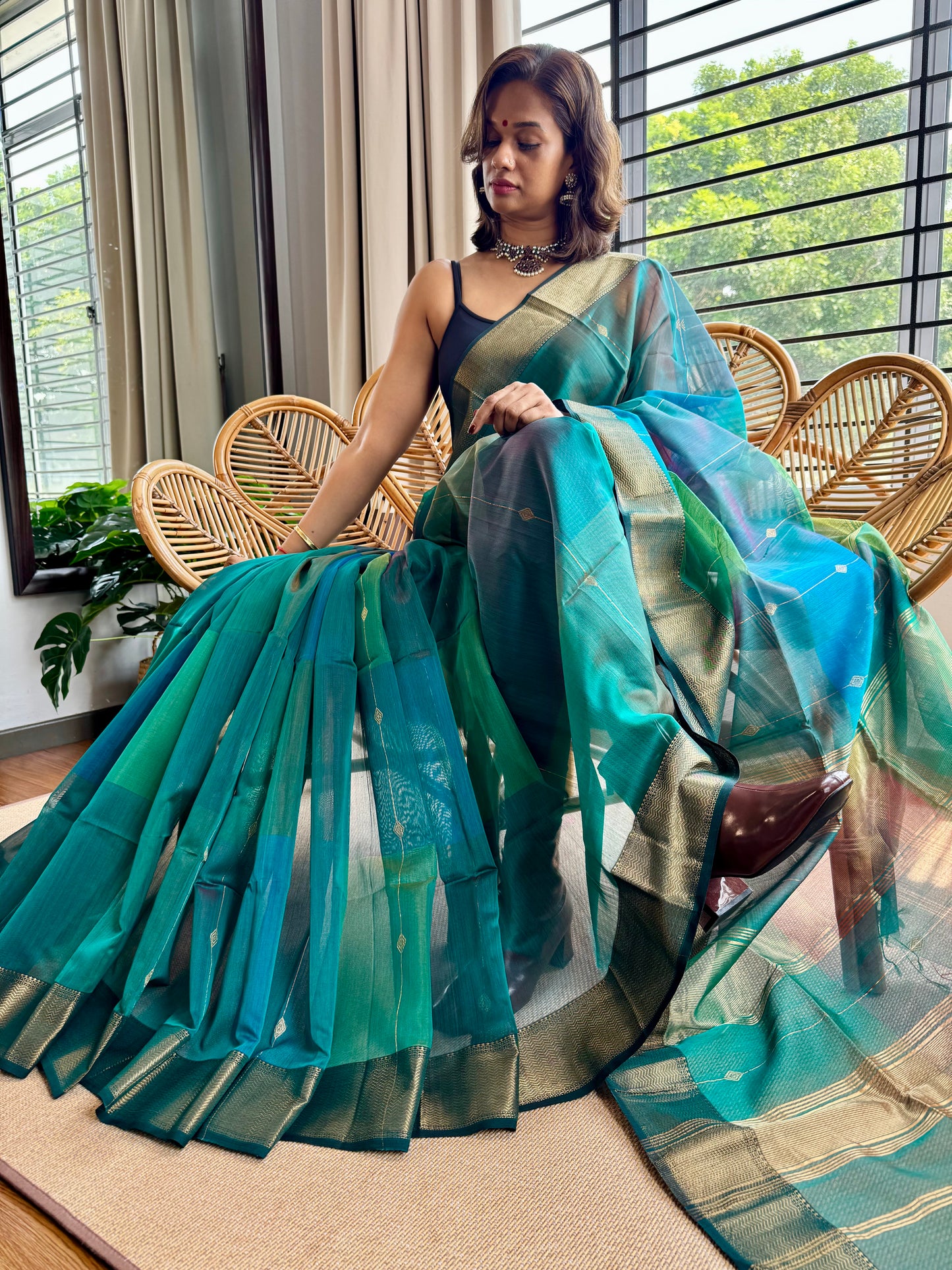 Shaded ❤️Maheswar silk cotton saree with zari border