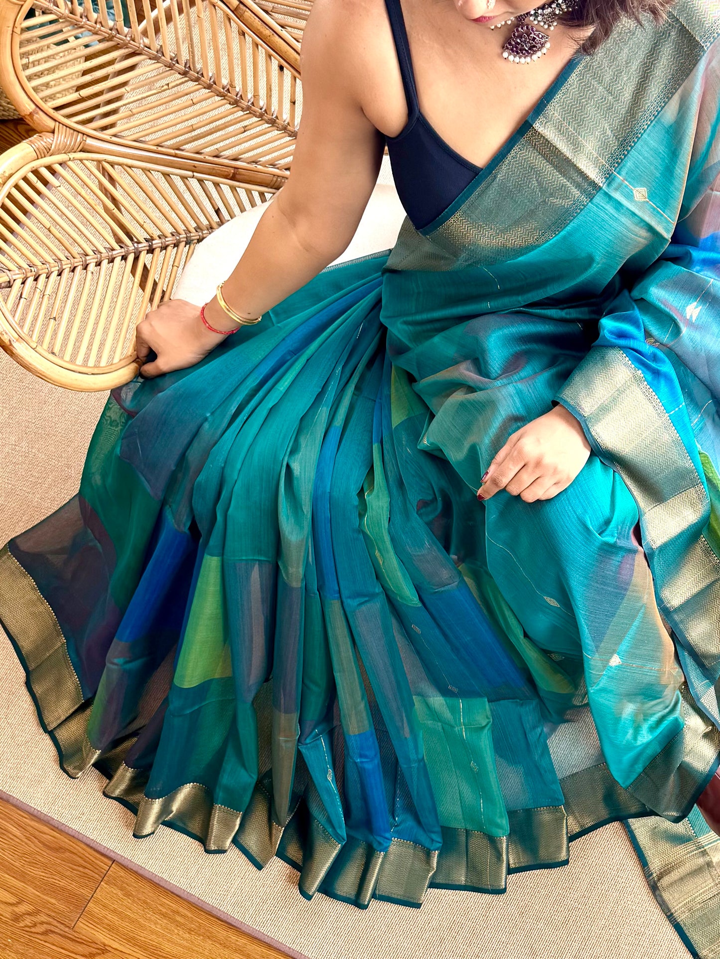 Shaded ❤️Maheswar silk cotton saree with zari border