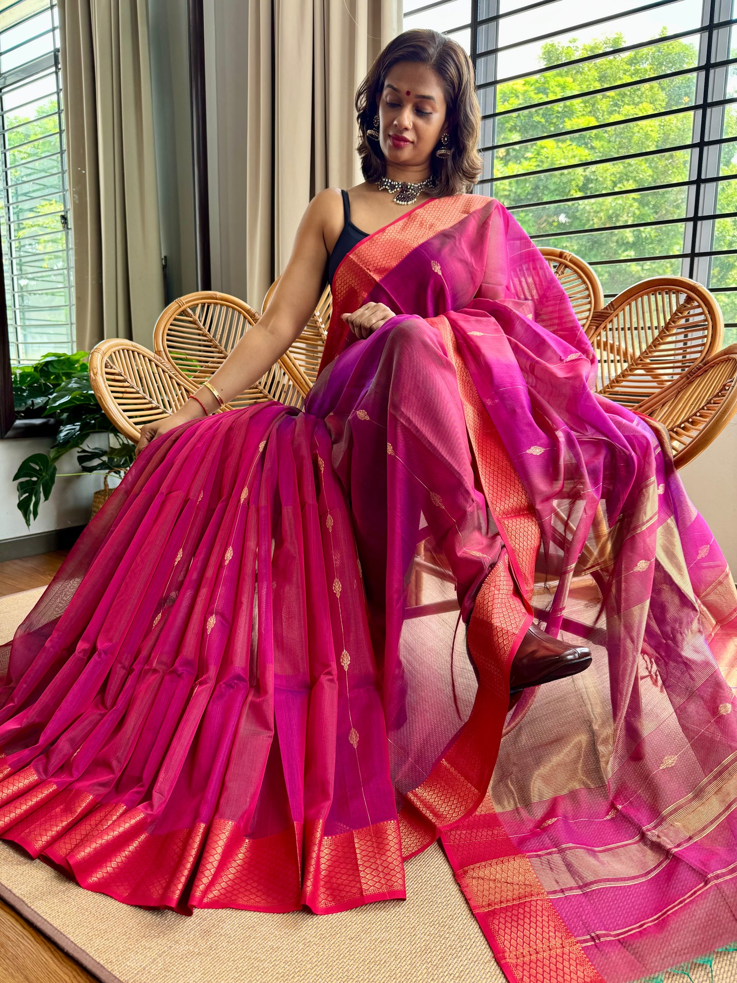 Shaded ❤️Maheswar silk cotton saree with zari border